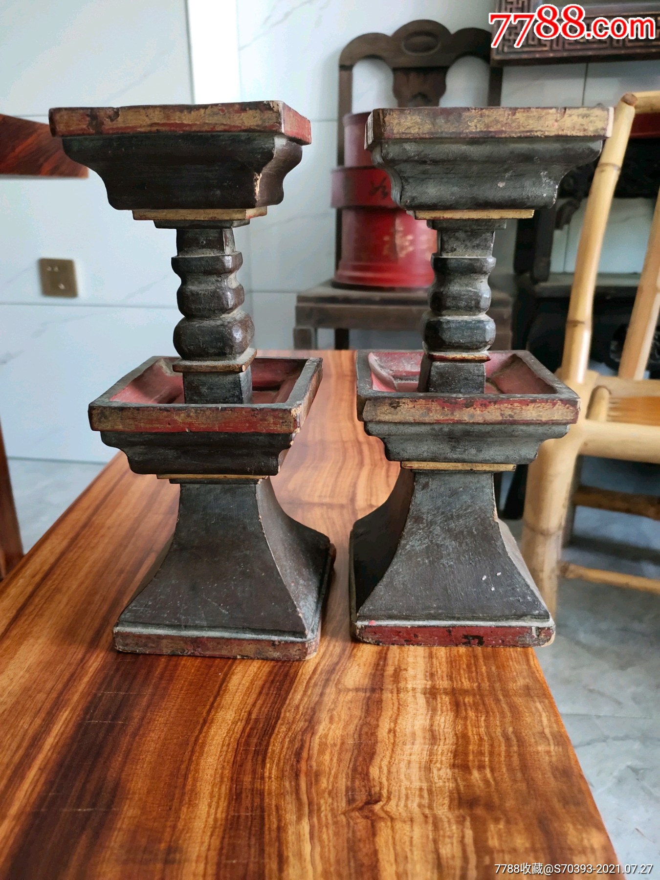 清代木雕案台蜡烛台一对品相不错