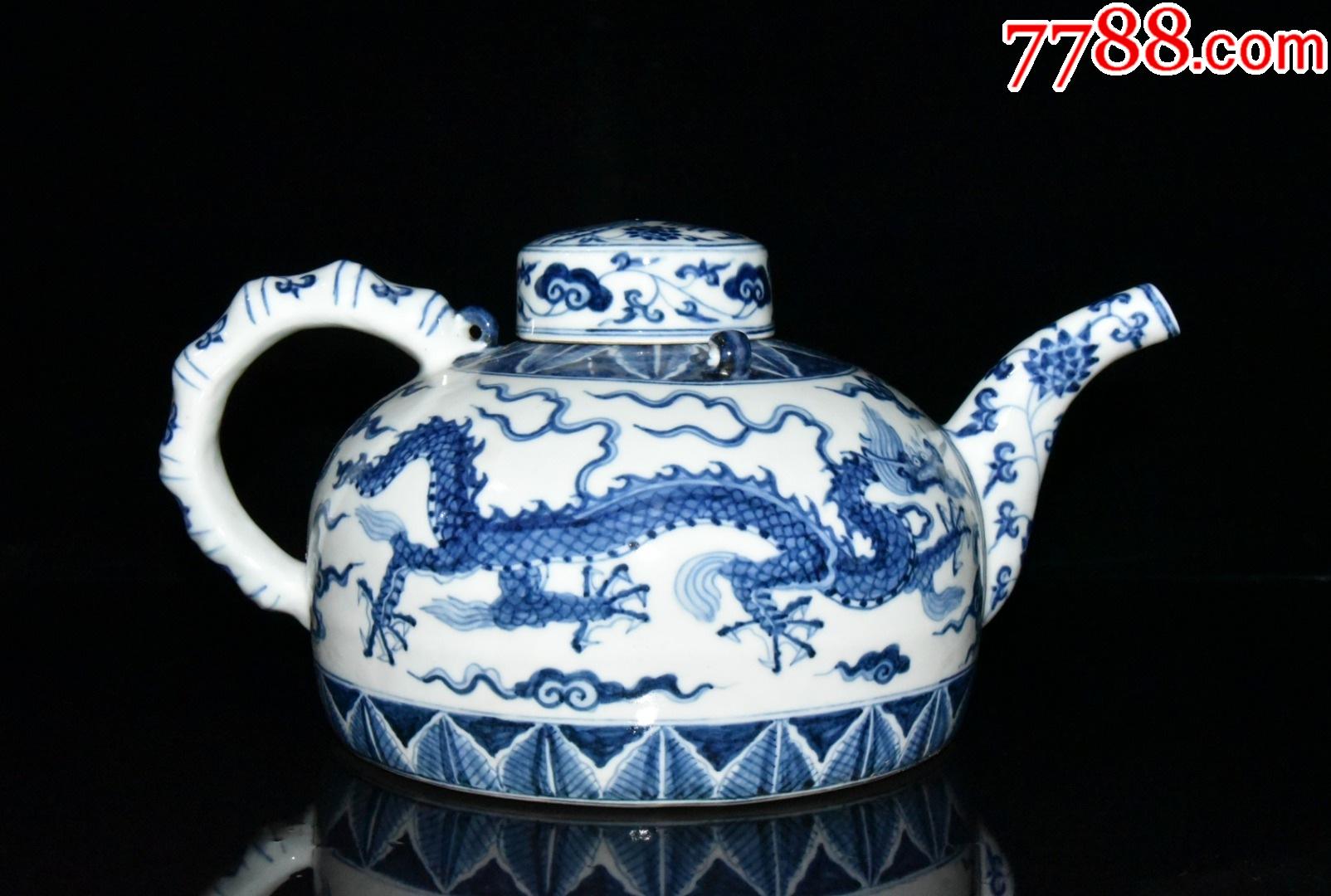 青花龙纹壶(现代工艺品)