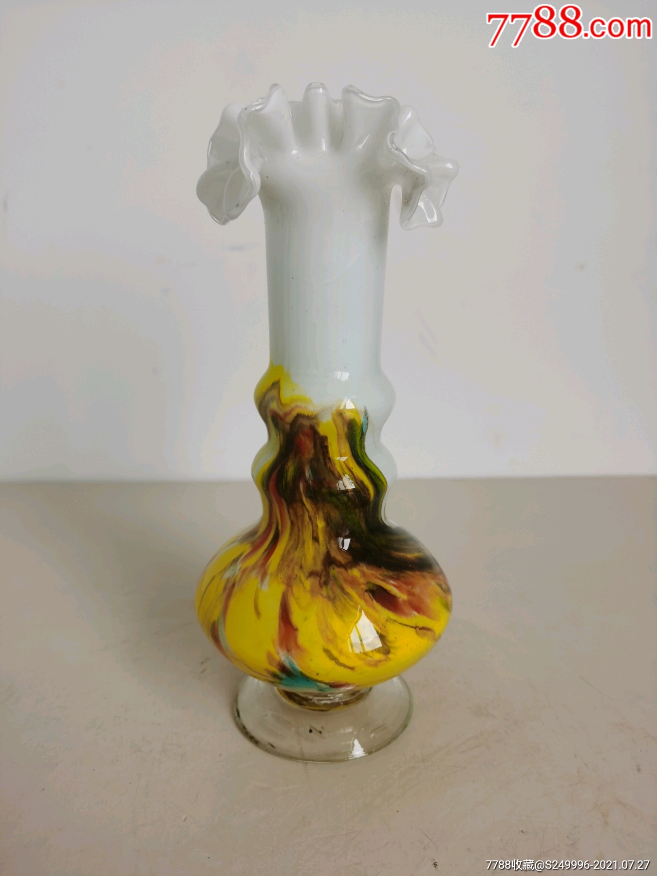 怀旧老琉璃花瓶