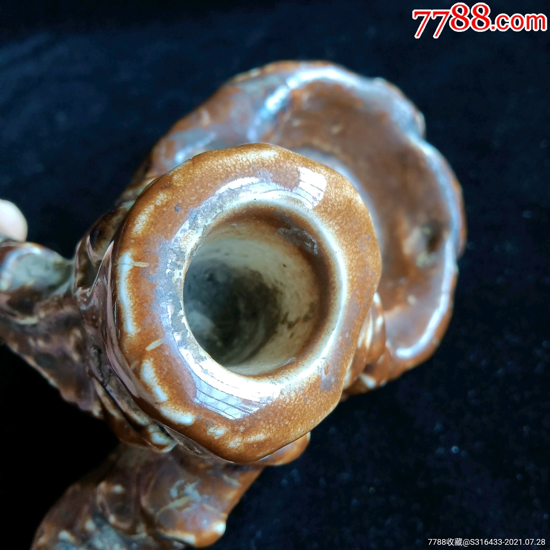 清末醴陵窑酱釉树根造型文房笔筒