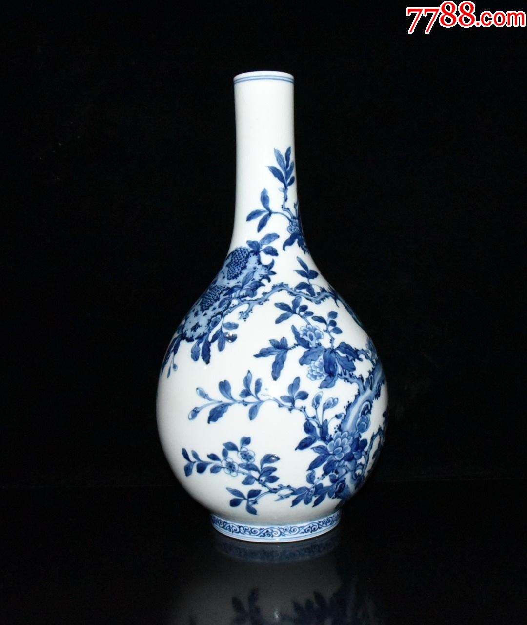 青花石榴纹胆瓶现代工艺品