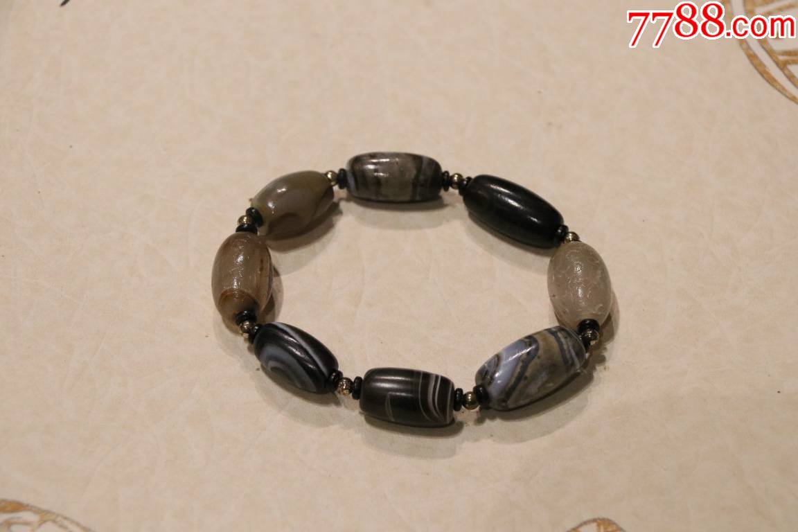 精品缠丝玛瑙手串