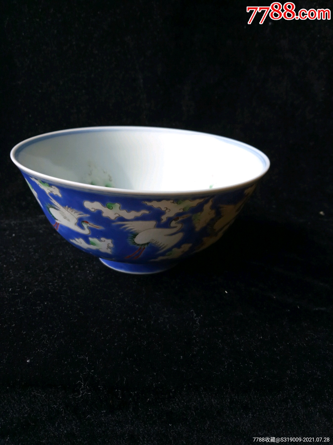 大清乾隆年制福寿云鹤纹碗