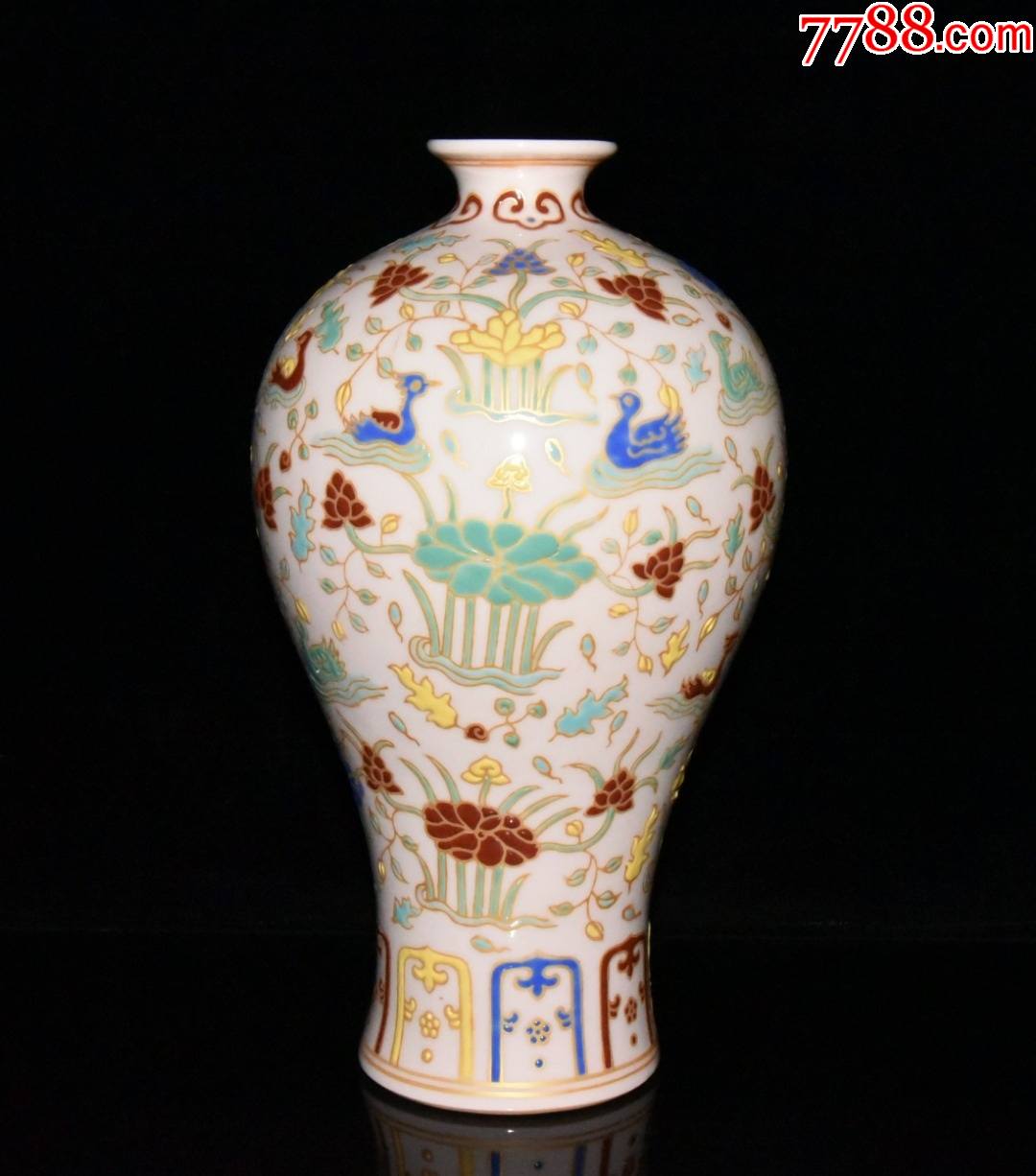 红胎斗彩鸳鸯戏水梅瓶【28.5x16cm】(现代工艺品)