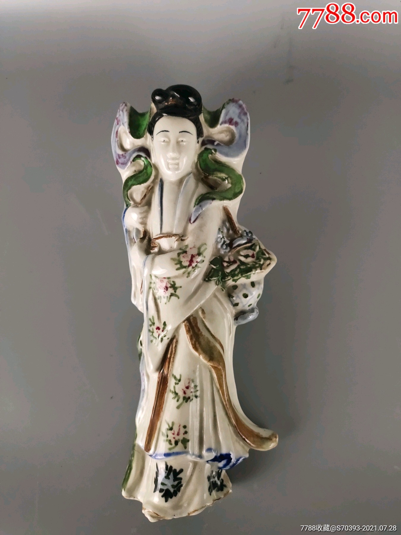 民国枫溪瓷美女人物壁挂,完整.有点小磕碰如图