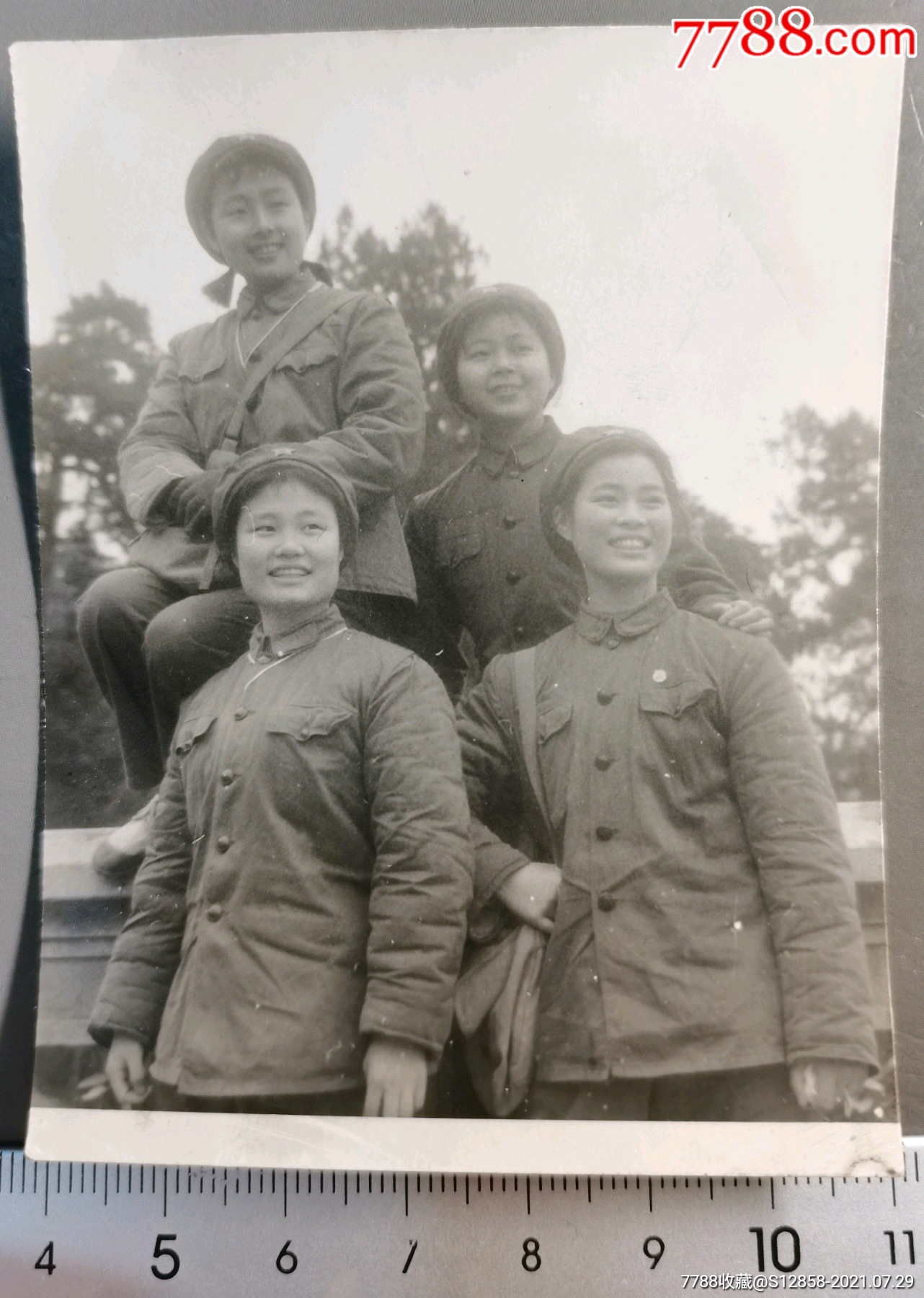 80年代女兵合影相册图片