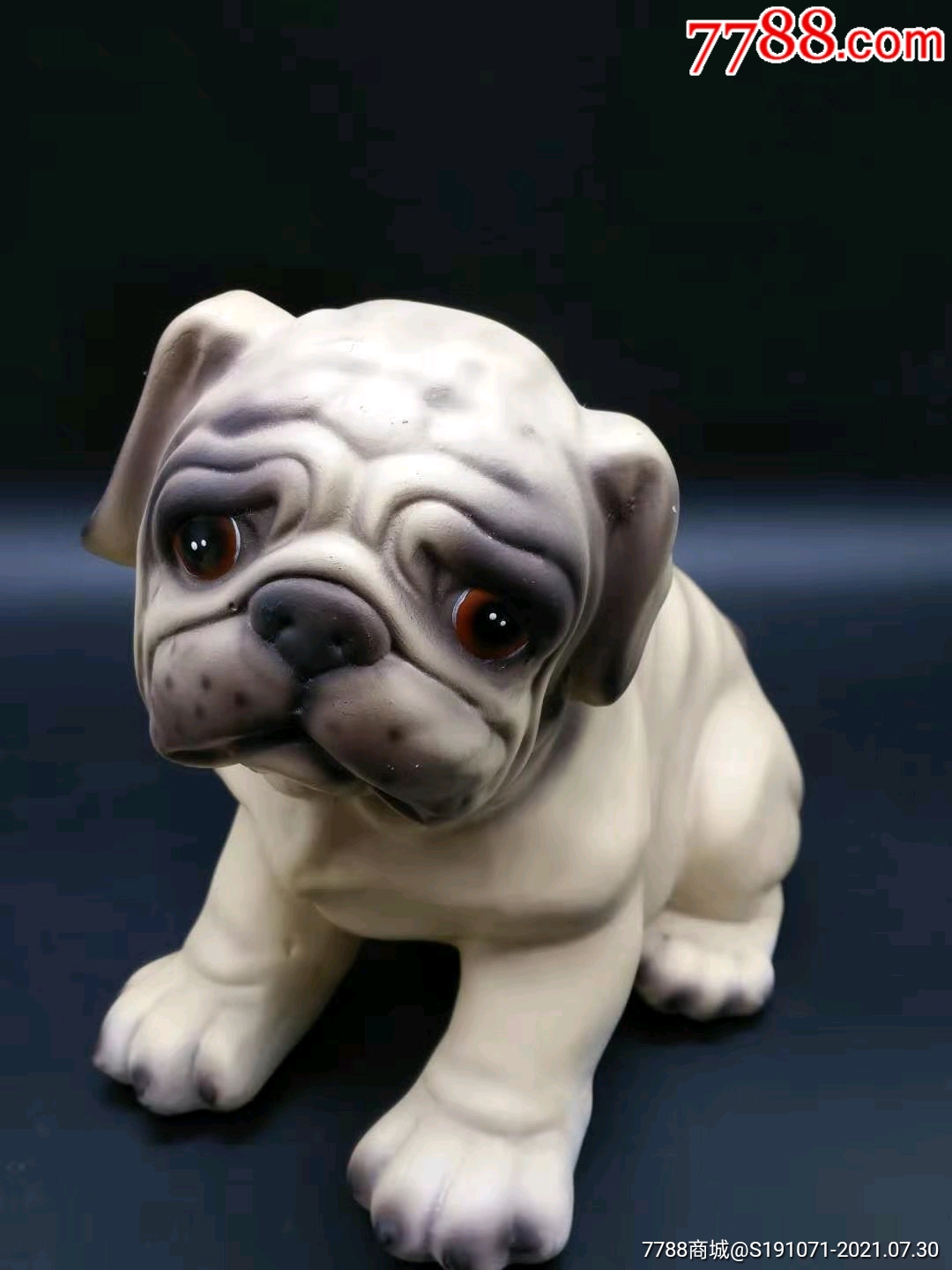 一对民国白段紫砂挂釉《发财狗》,纯手工制作,形体匀称逼真,完整无损