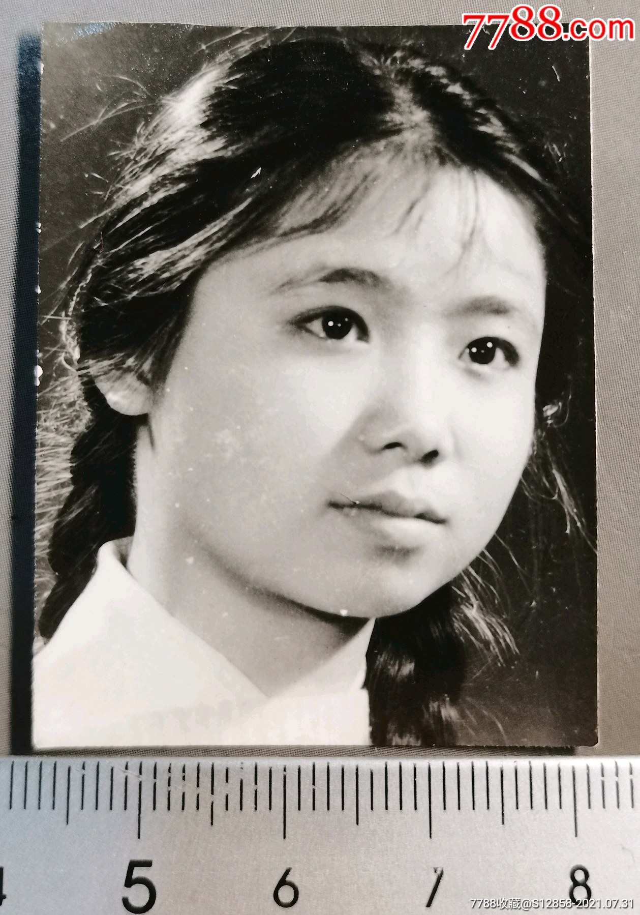 麻花辫美女