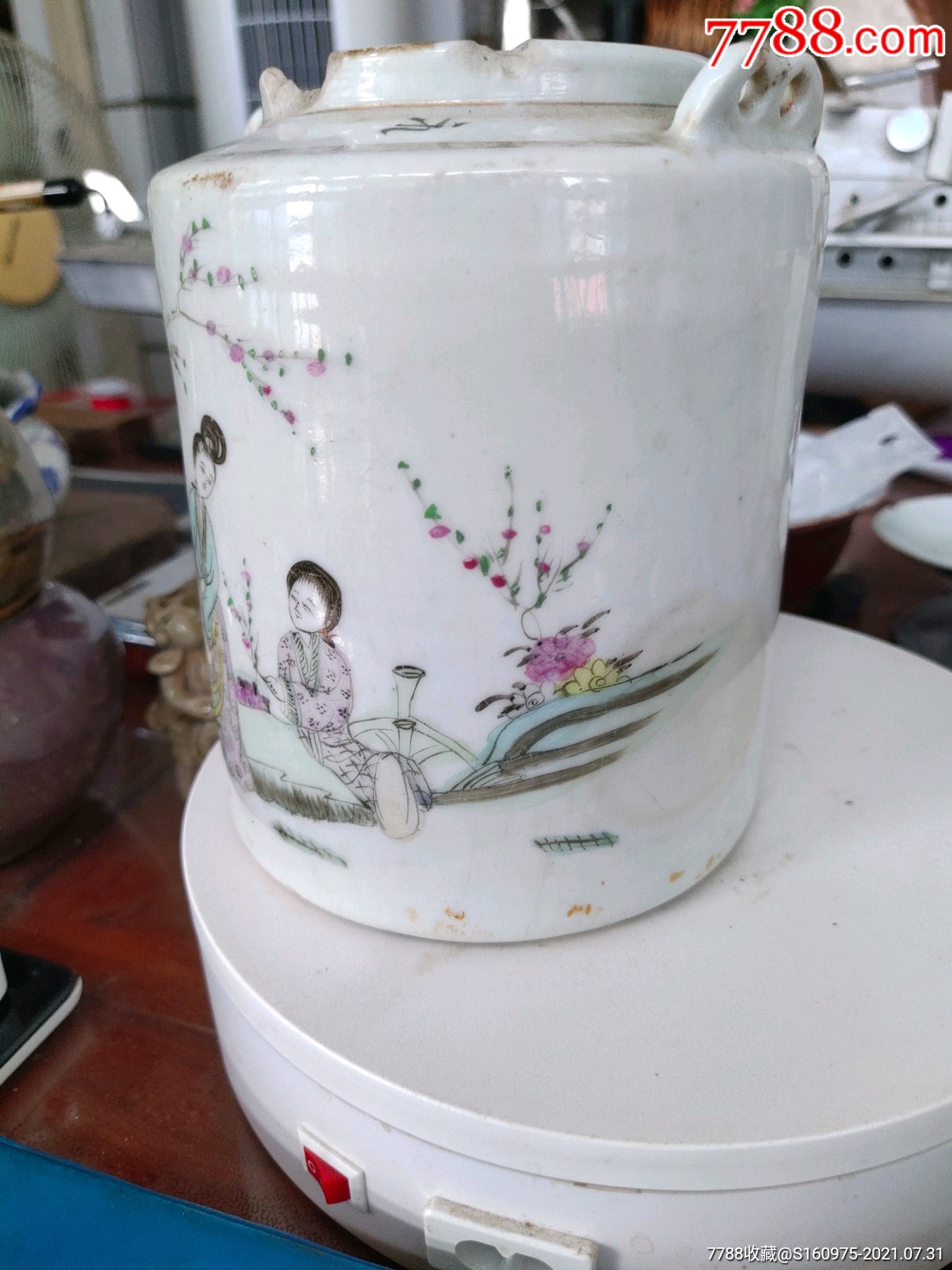 漂亮民国彩绘名家万永顺桃花仕女提梁壶,口沿三处磕,嘴坏,无盖,内*一