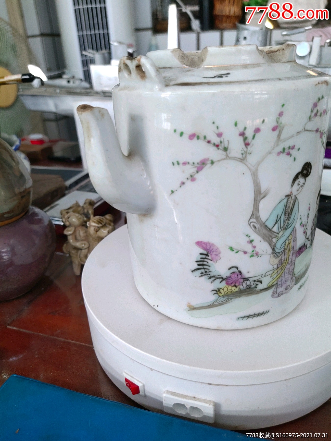 漂亮民国彩绘名家万永顺桃花仕女提梁壶,口沿三处磕,嘴坏,无盖,内*一