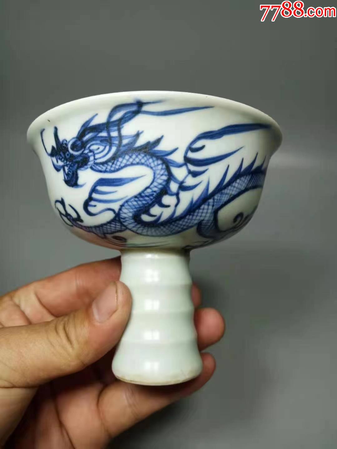 明青花龙纹高足杯