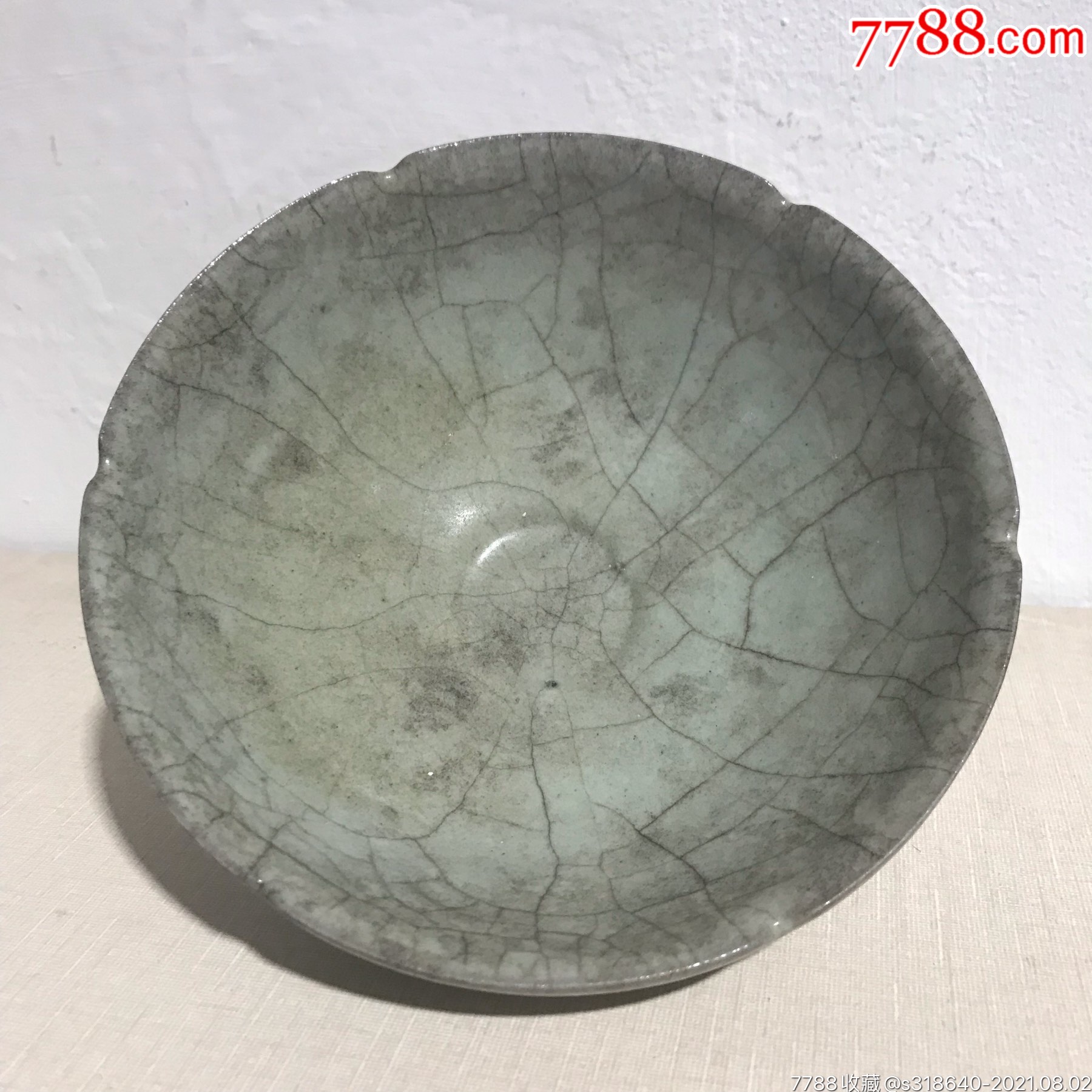 南宋龙泉官窑花口碗