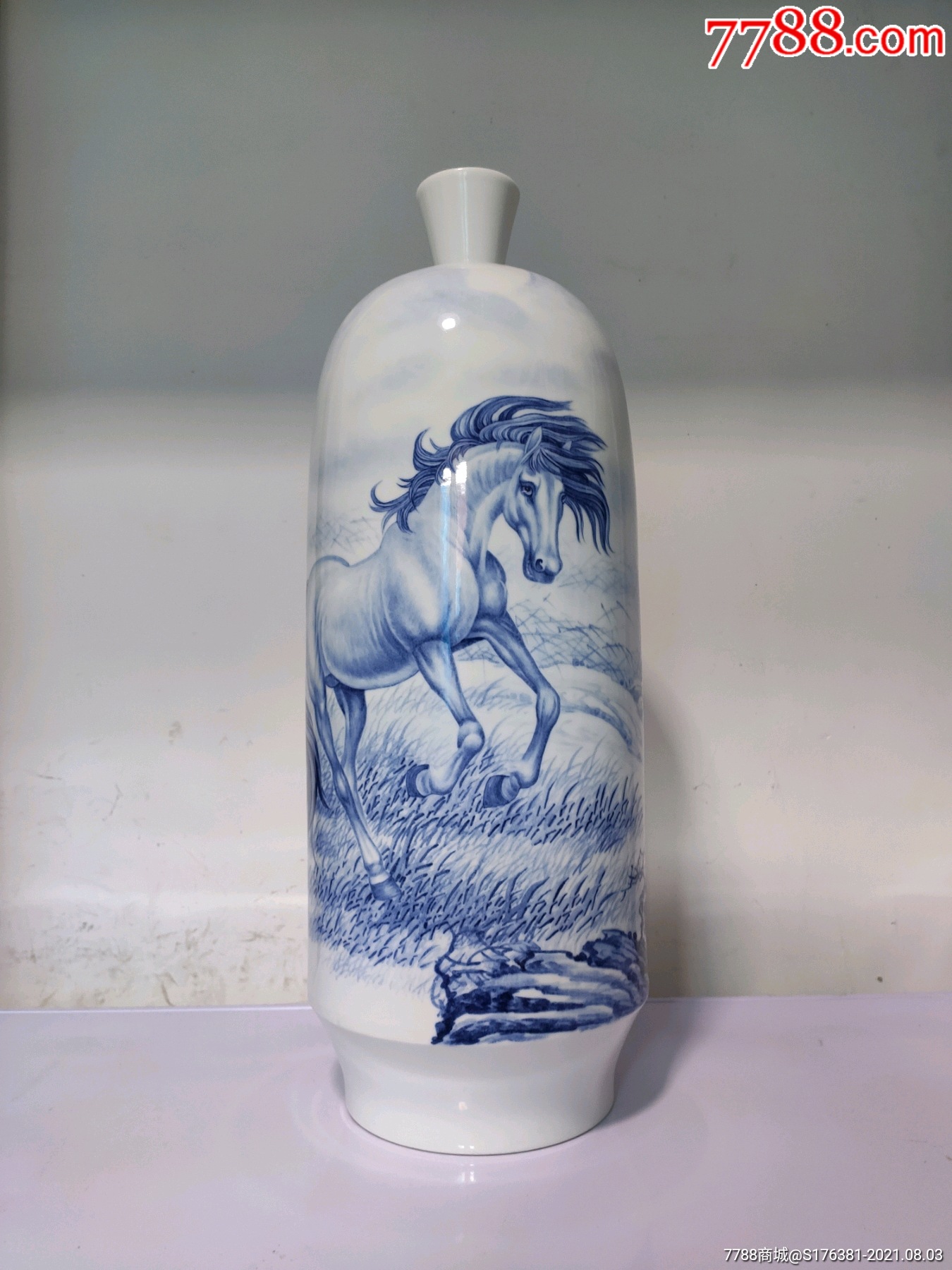 王鹤亭大师弟子釉下青花马到成功图大瓷瓶高60公分