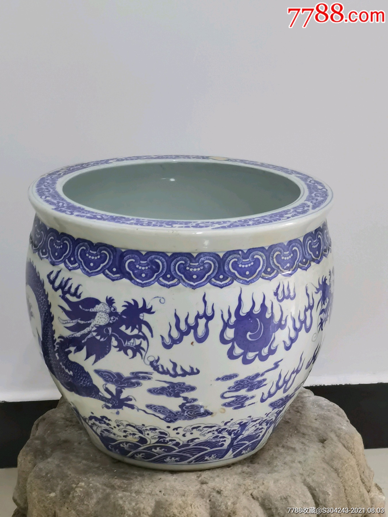 青花纹龙鱼瓷缸大罐