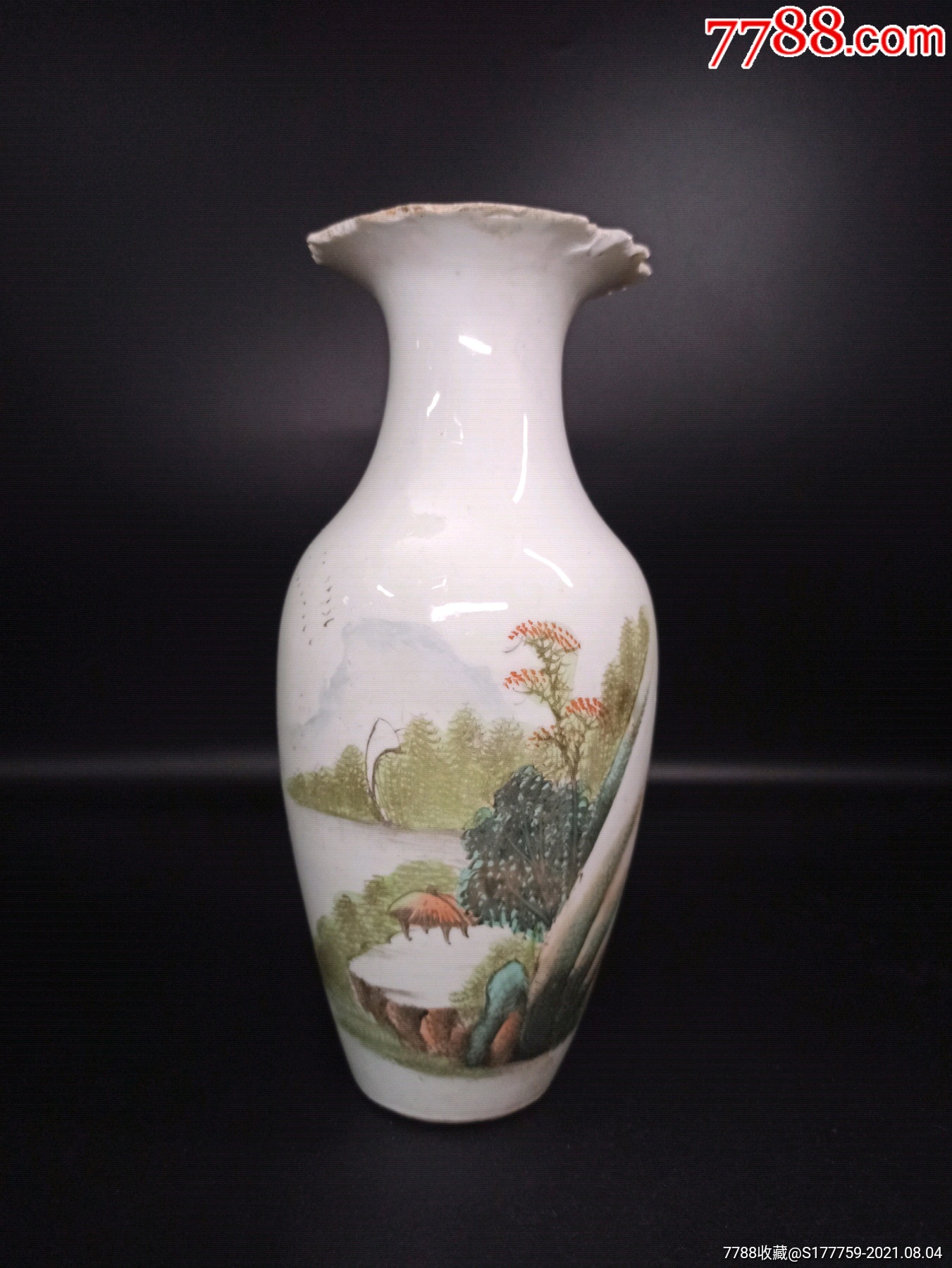 民国细路浅绛彩山水风景花瓶构思完整,布局讲究,画面多是翠峰烟云