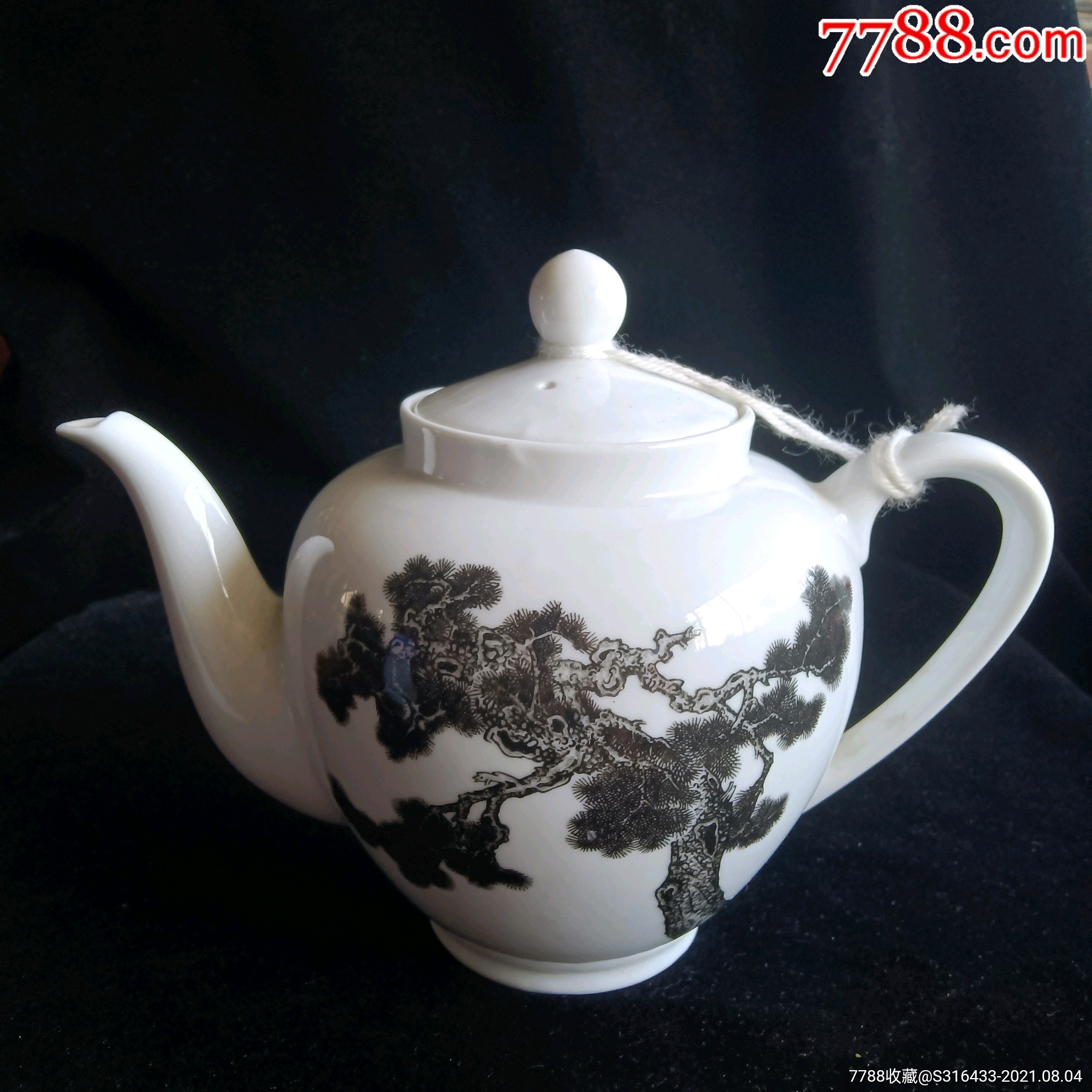 醴陵群力官窑釉下墨彩松树图大壶