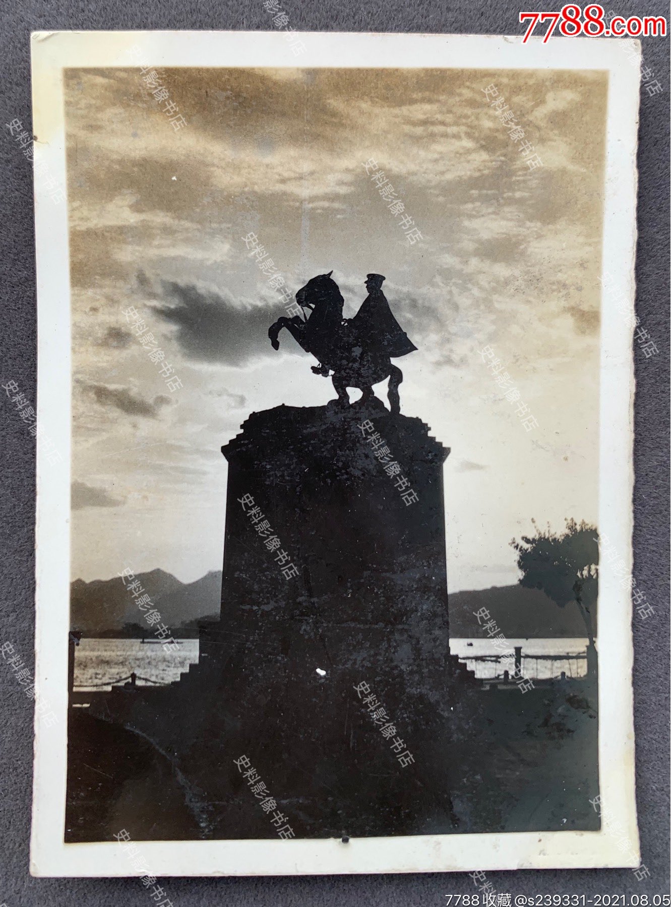 【西湖旧影】民国时期杭州湖滨公园西子湖畔陈英士铜像银盐老照片一枚