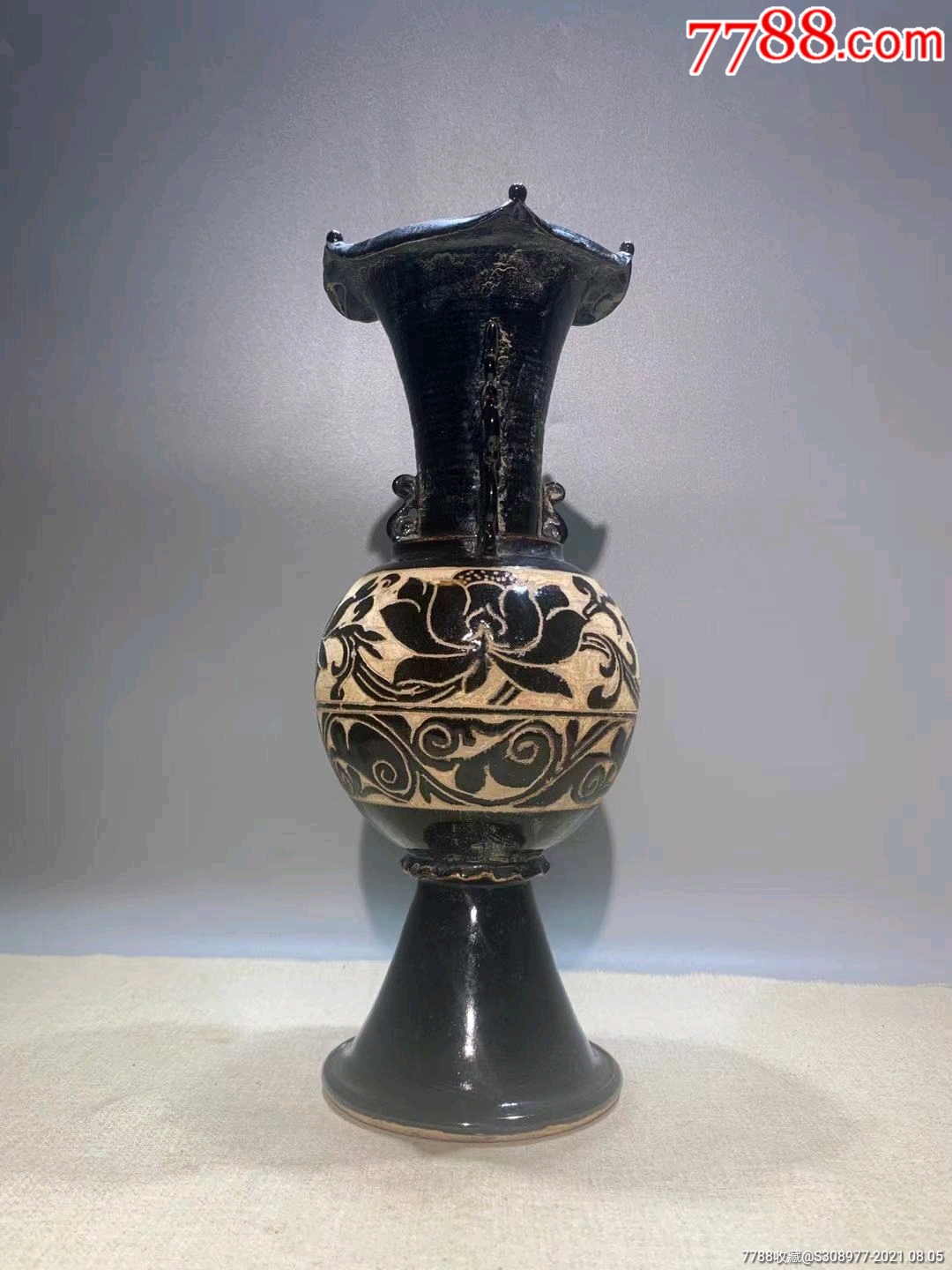 宋代黑釉刻花观音瓶