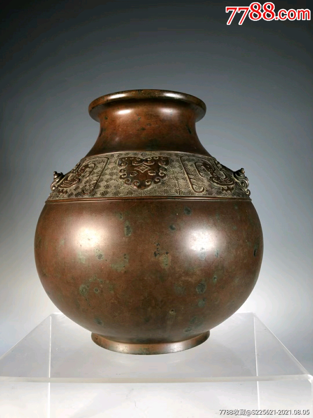 民国铜铸瑞兽纹双耳苹果尊