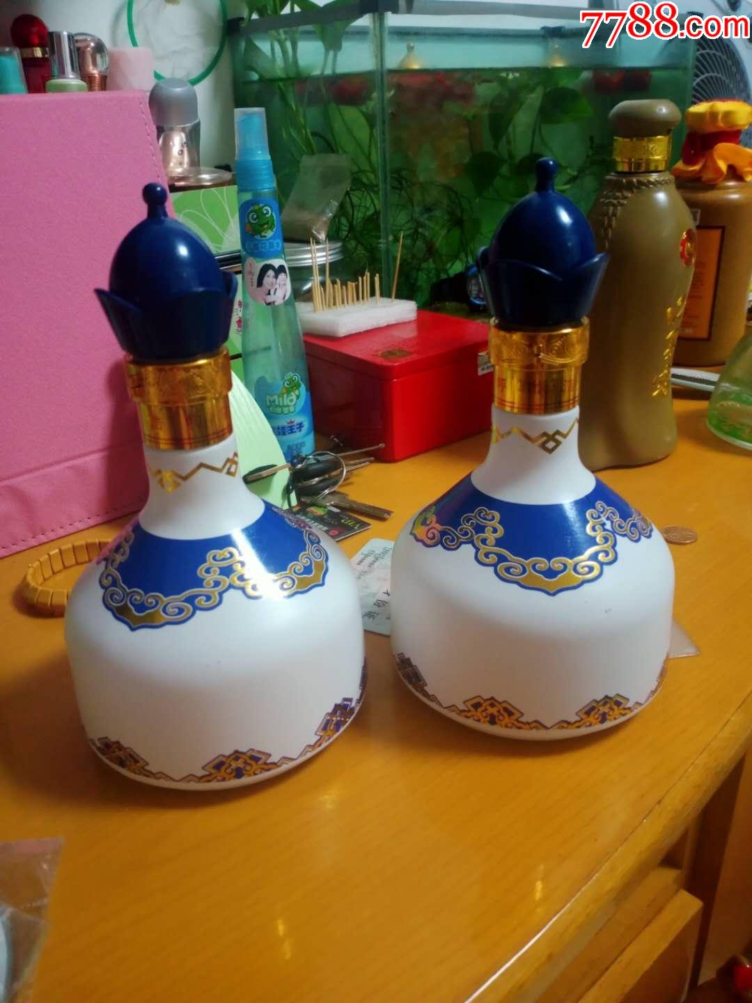 蒙古包形状金元银树呼白王酒瓶一对