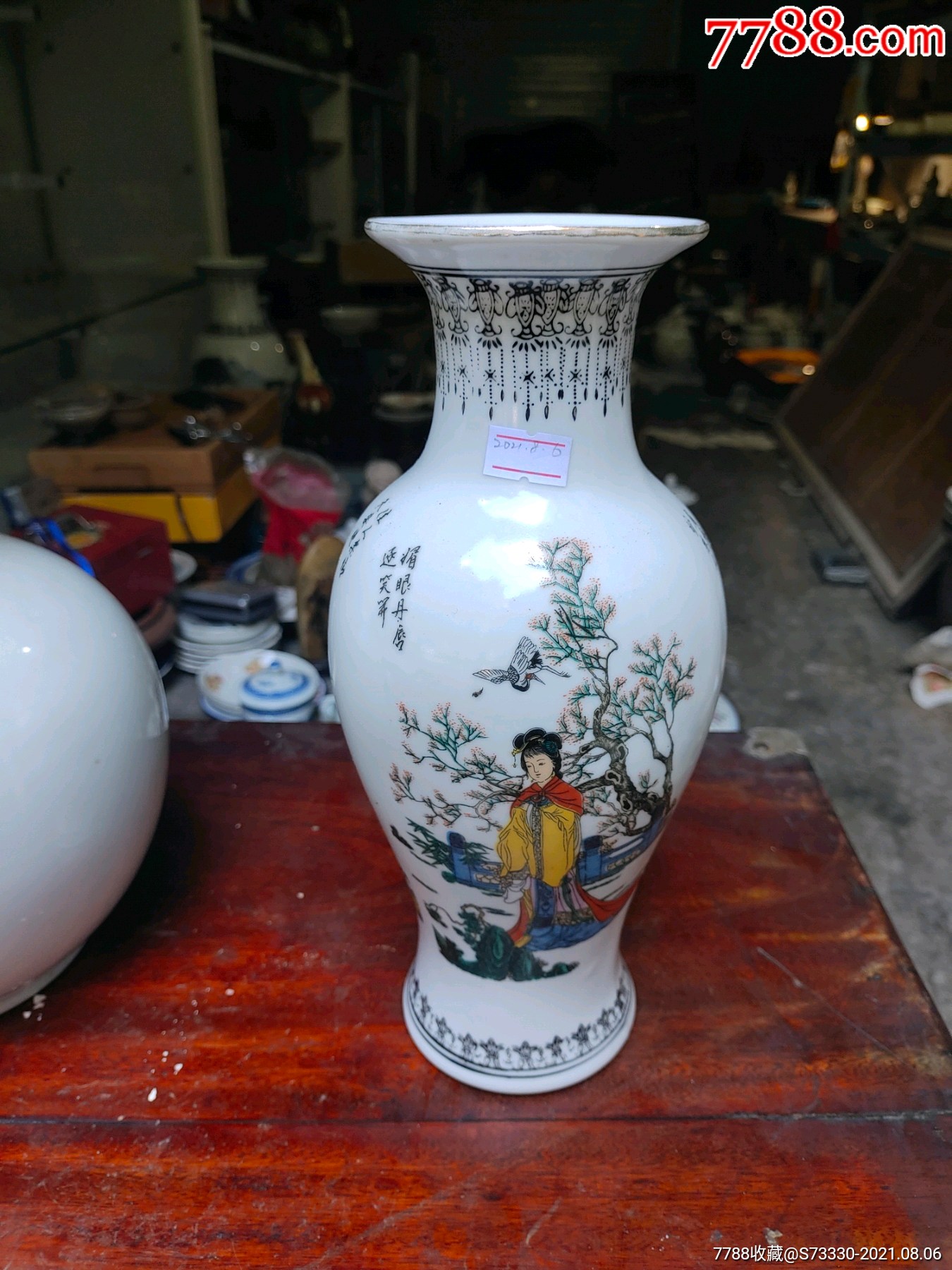 90年代左右景德镇贴花侍女花瓶