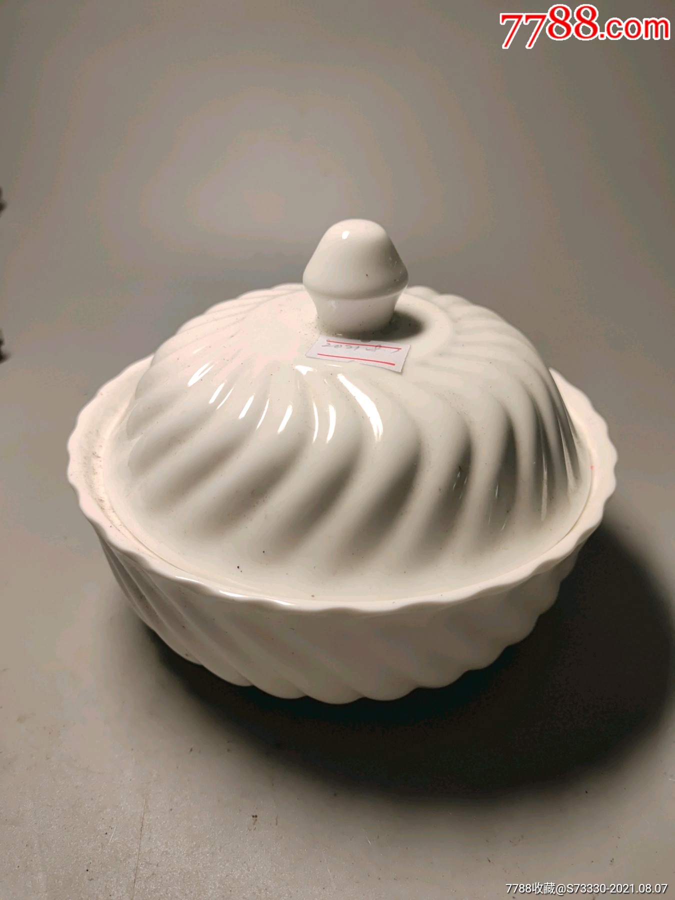 创汇期,德化窑螺旋纹白瓷盖碗一只