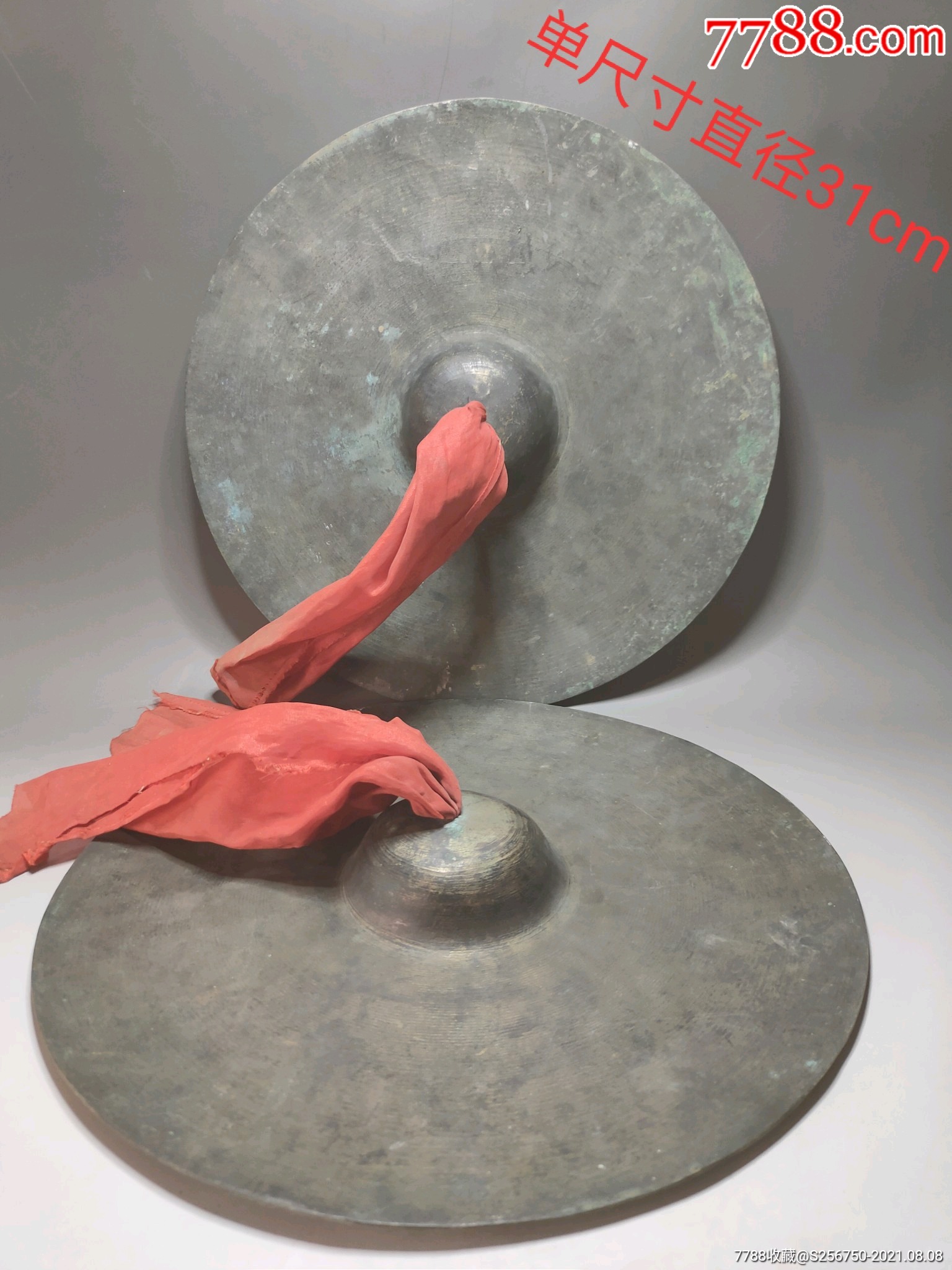 下乡收到老铜钹一对,品相如图,包浆浓厚,声音响亮,保存完好.