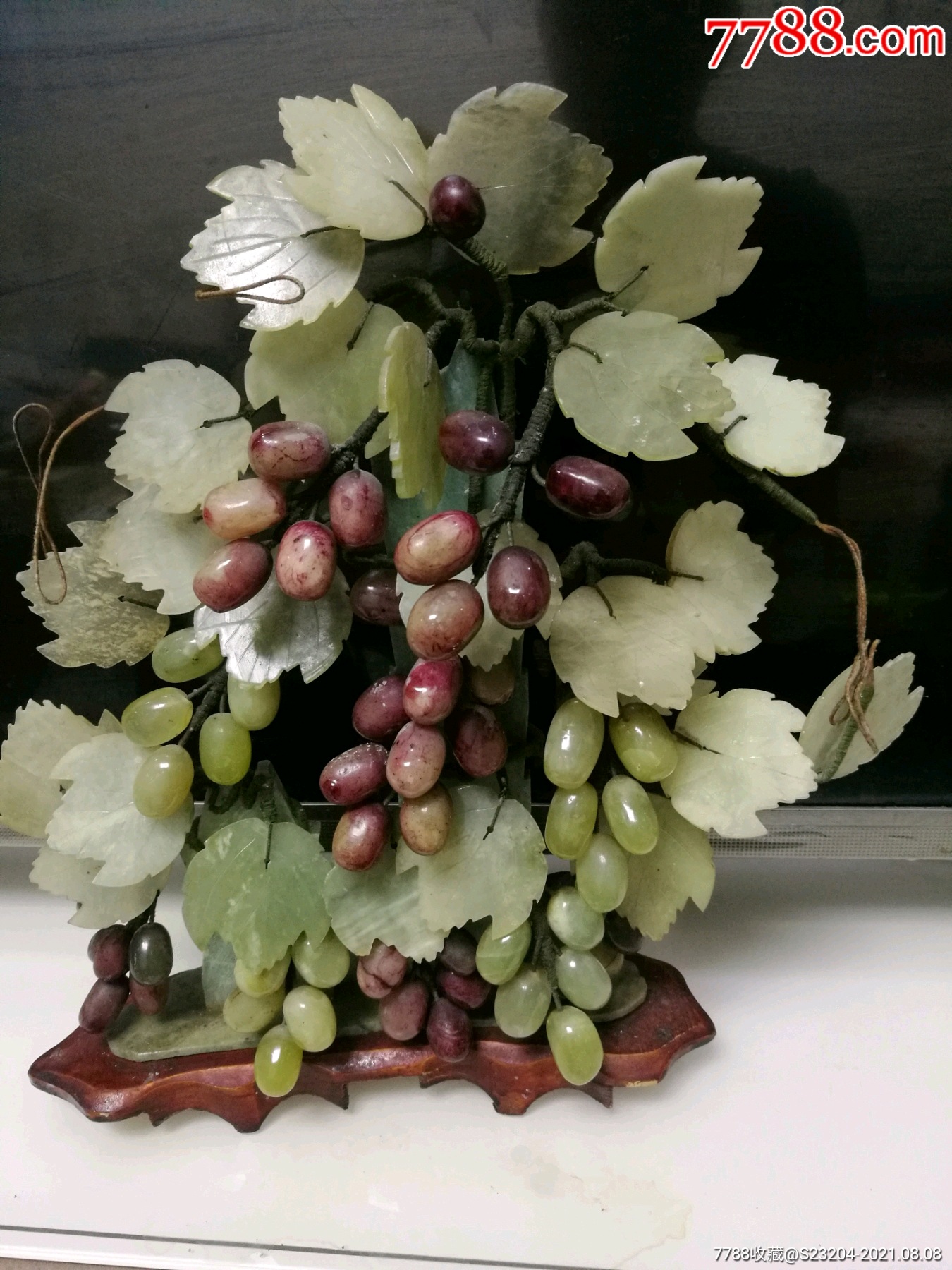 7080年代创汇时期的岫玉葡萄摆件