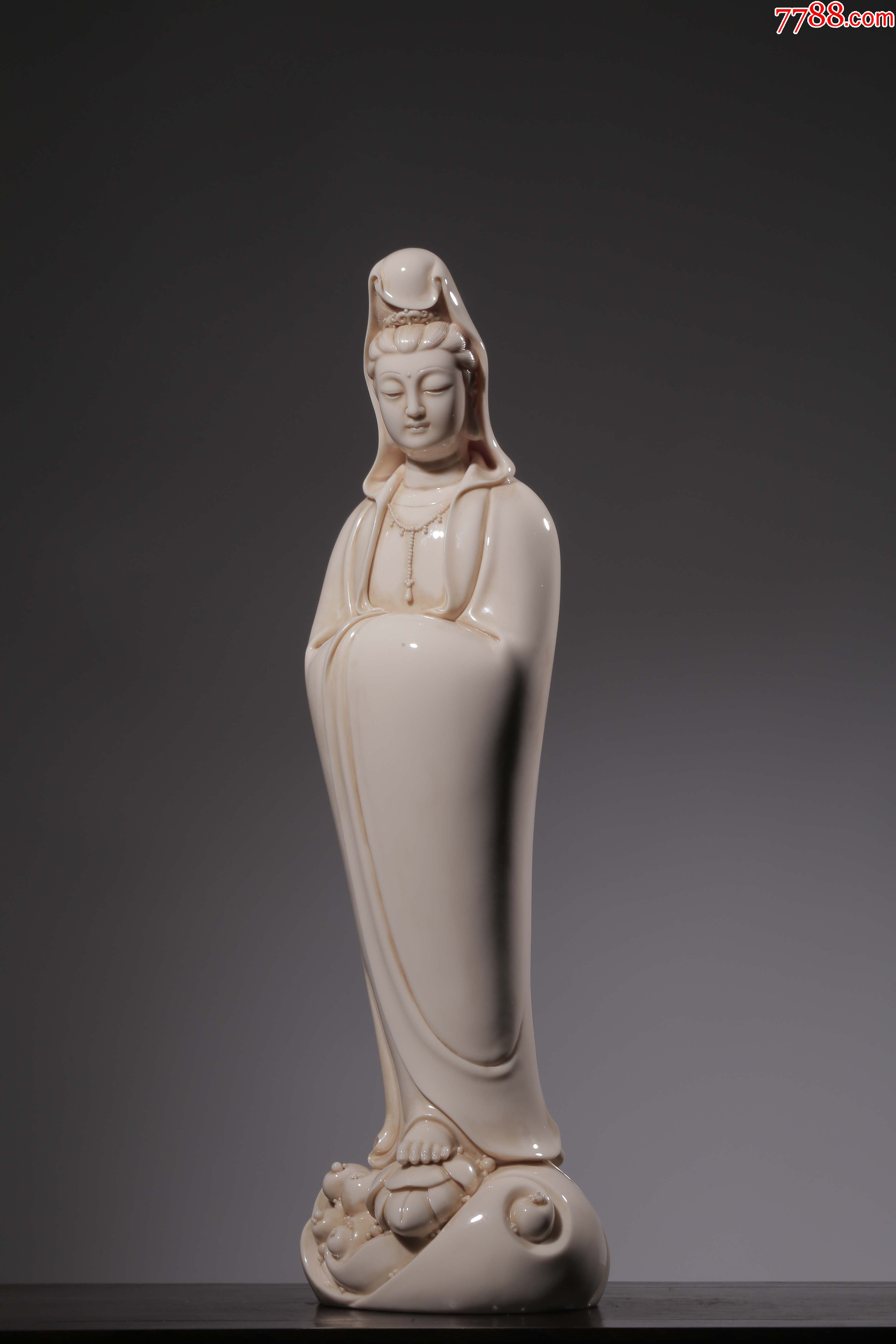 清何朝宗款德化观音大士立像