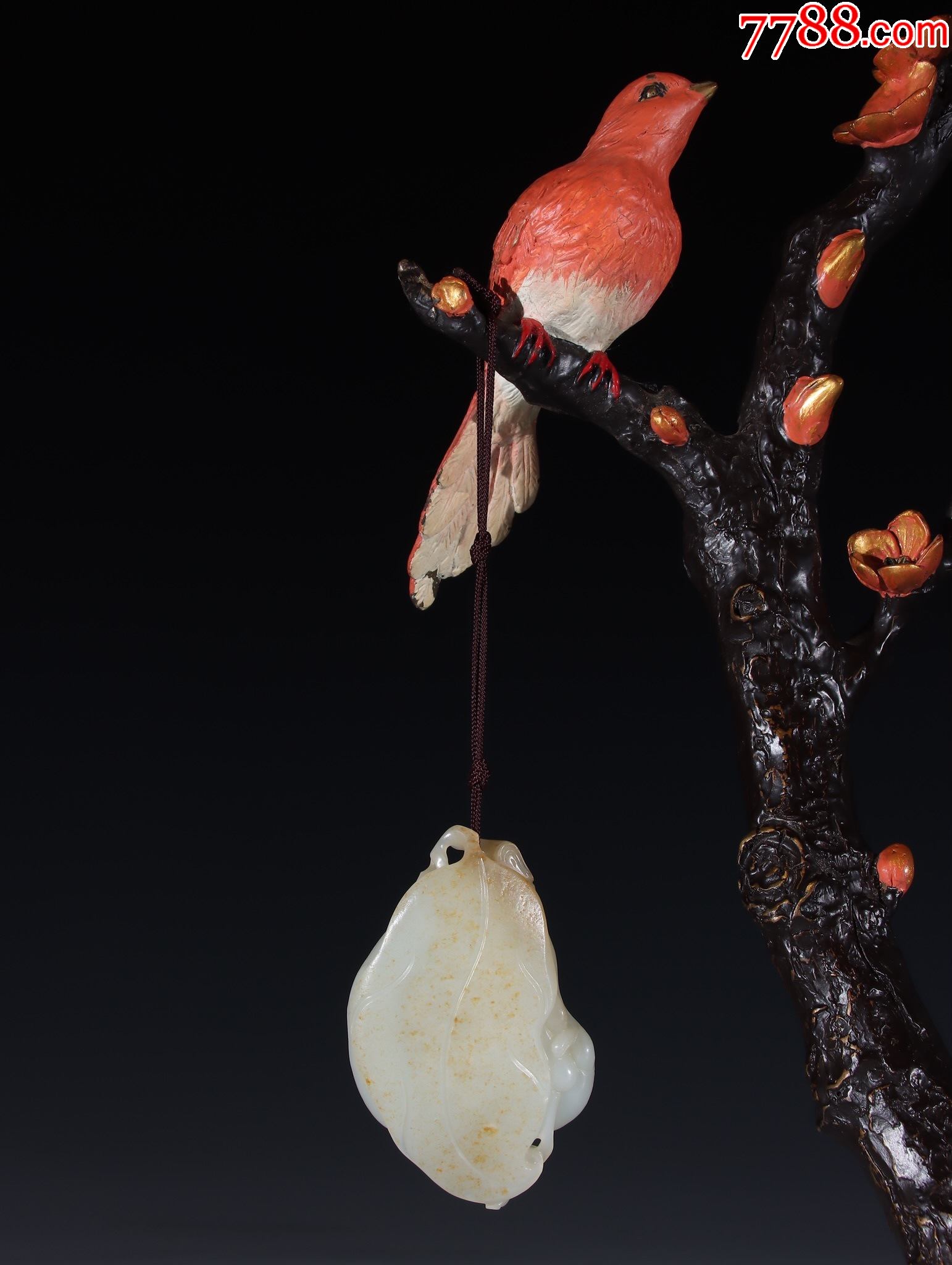 晚清和田玉松鼠葡萄把件