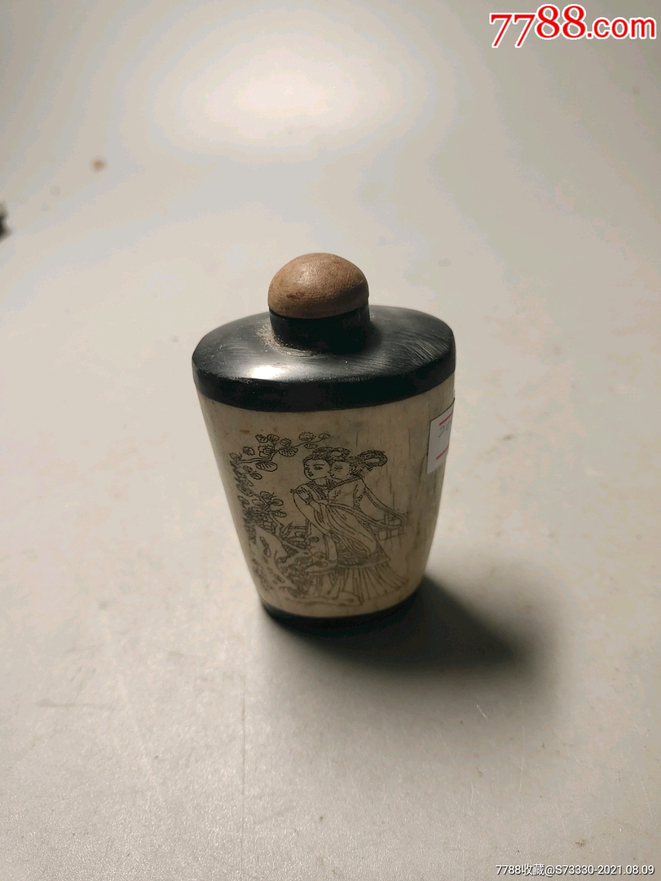 现代工艺品,牛骨鼻烟壶一只