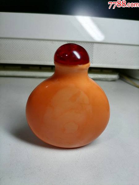 孩儿面橘色琉璃鼻烟壶