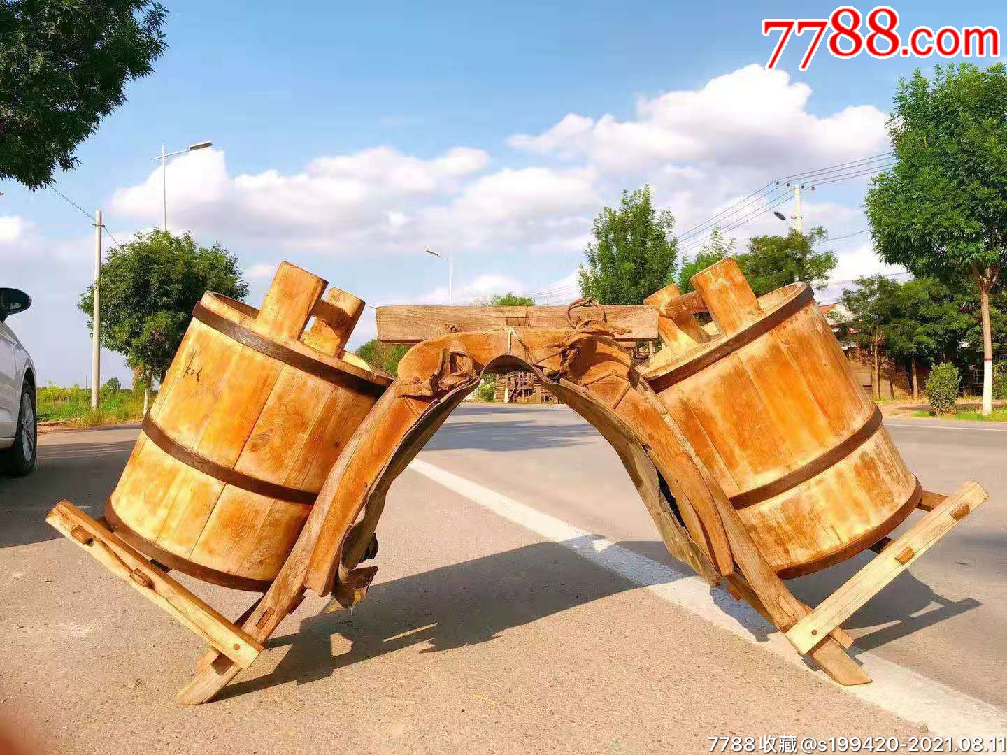 以前马邦驮酒用的马驮(或是骆驼用的),驮架榆木,酒桶柏木,全品相正常