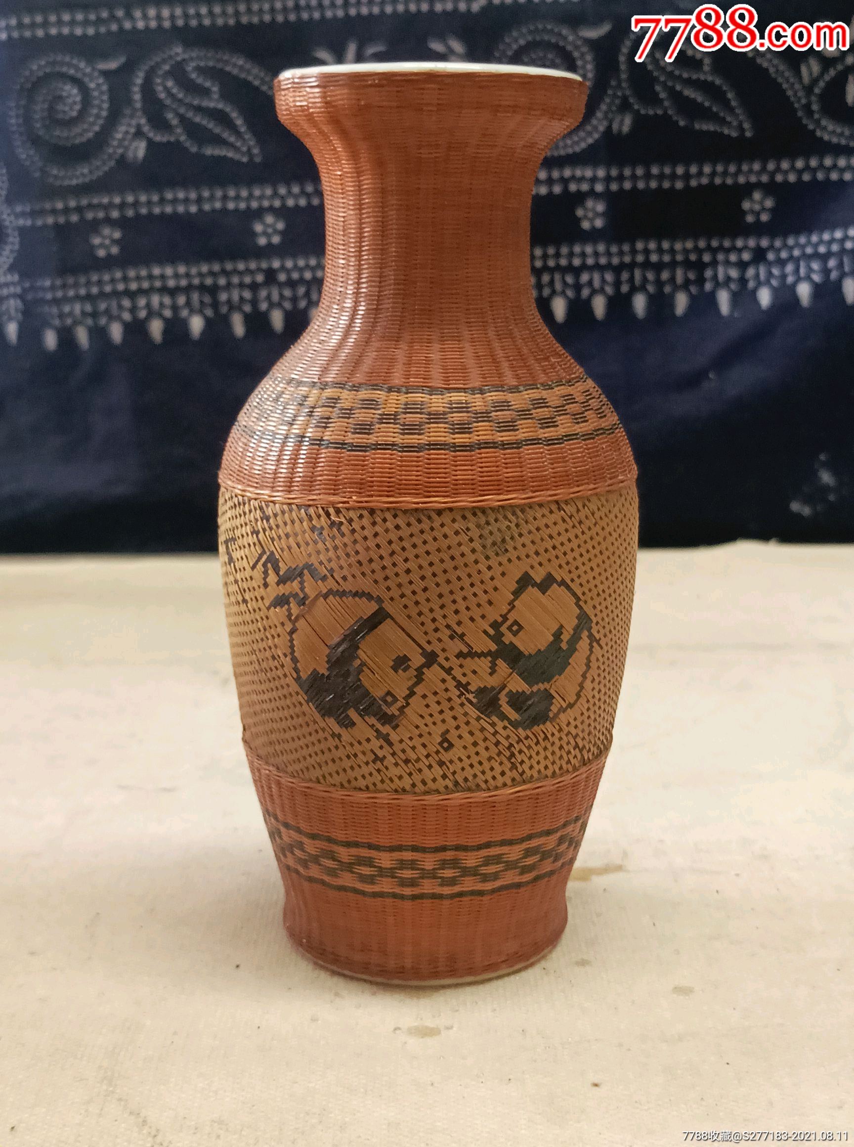 手工瓷胎竹编熊猫花瓶国家非物质文化遗产瓷胎竹编熊猫花瓶采用上等竹