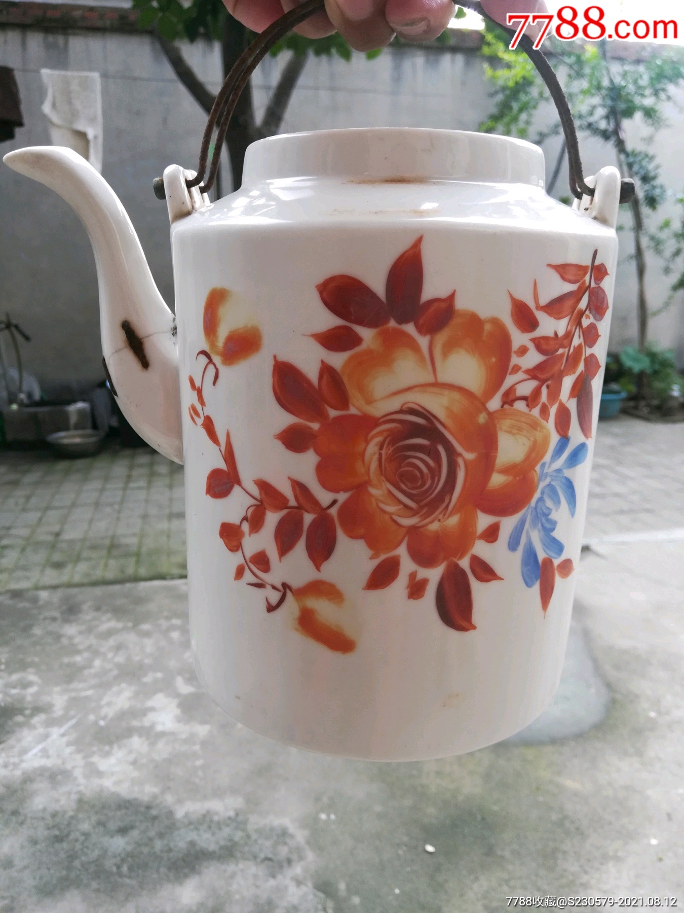 手绘花卉提梁壶