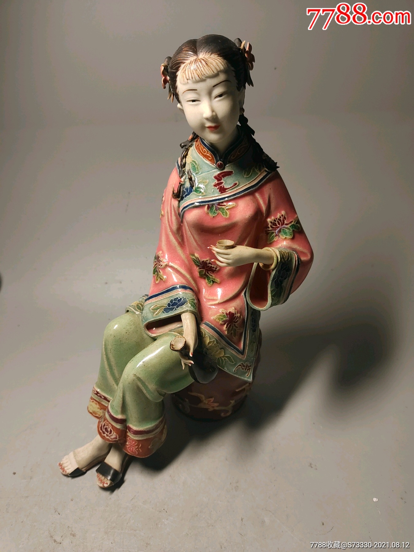 现代石湾林伟东美女瓷塑磕