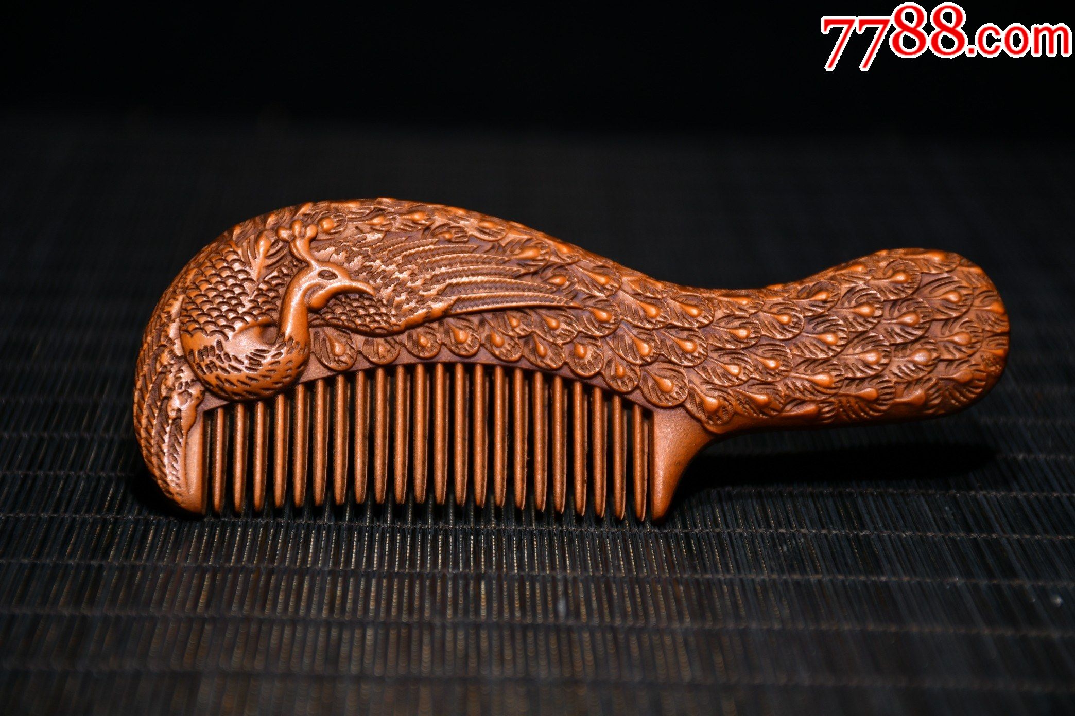 黄杨木精工雕刻梳子孔雀