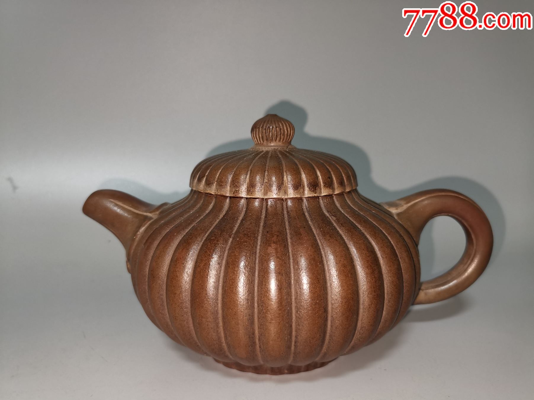 点评点评:0浏览量:备注:完整品相包浆一流无修补,大户家品茶瓜棱壶