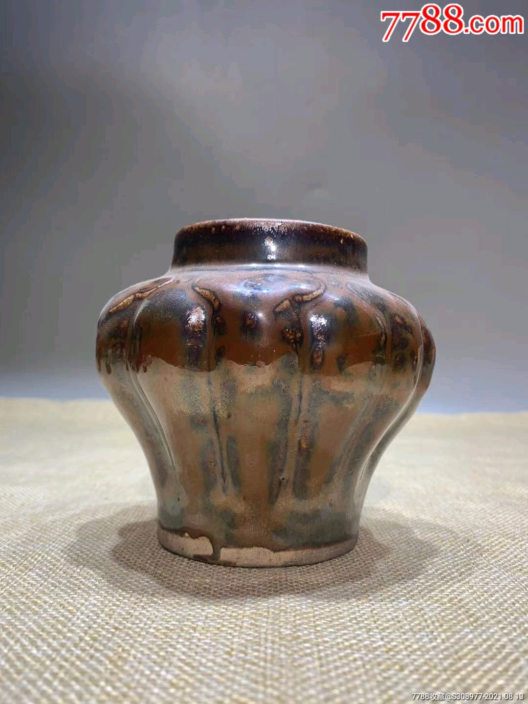 宋代紫金釉瓜楞罐