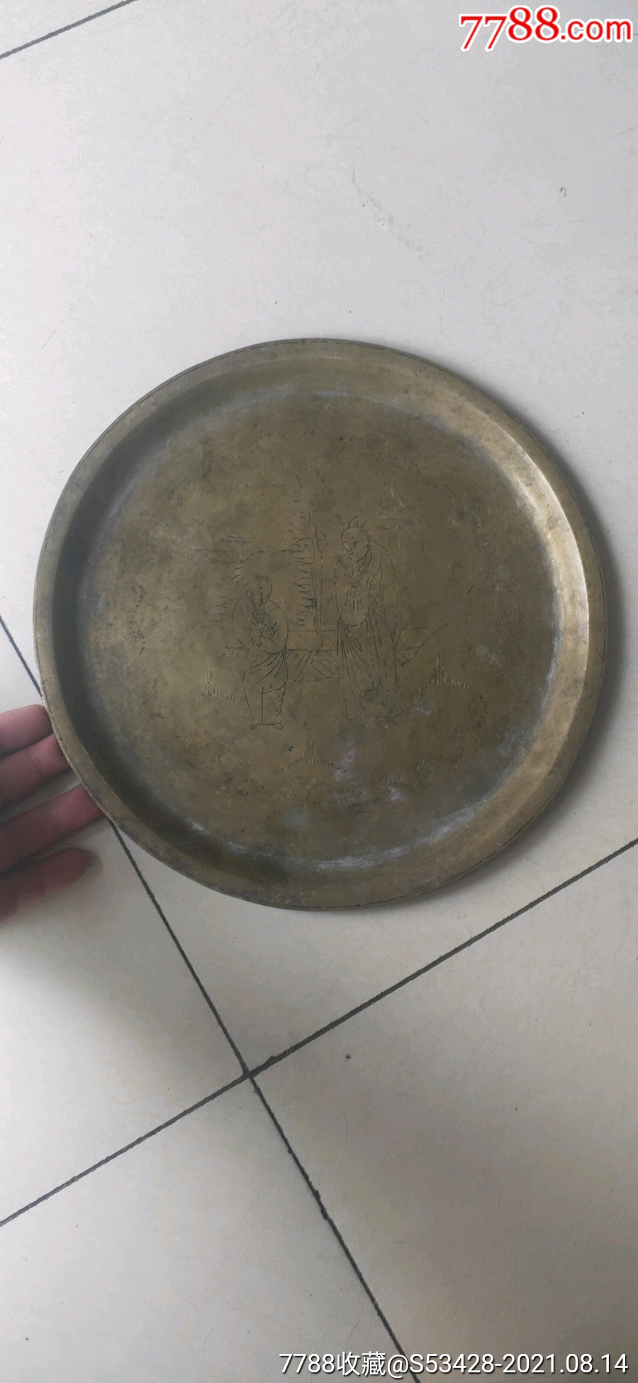 带刻工的人物铜盘子