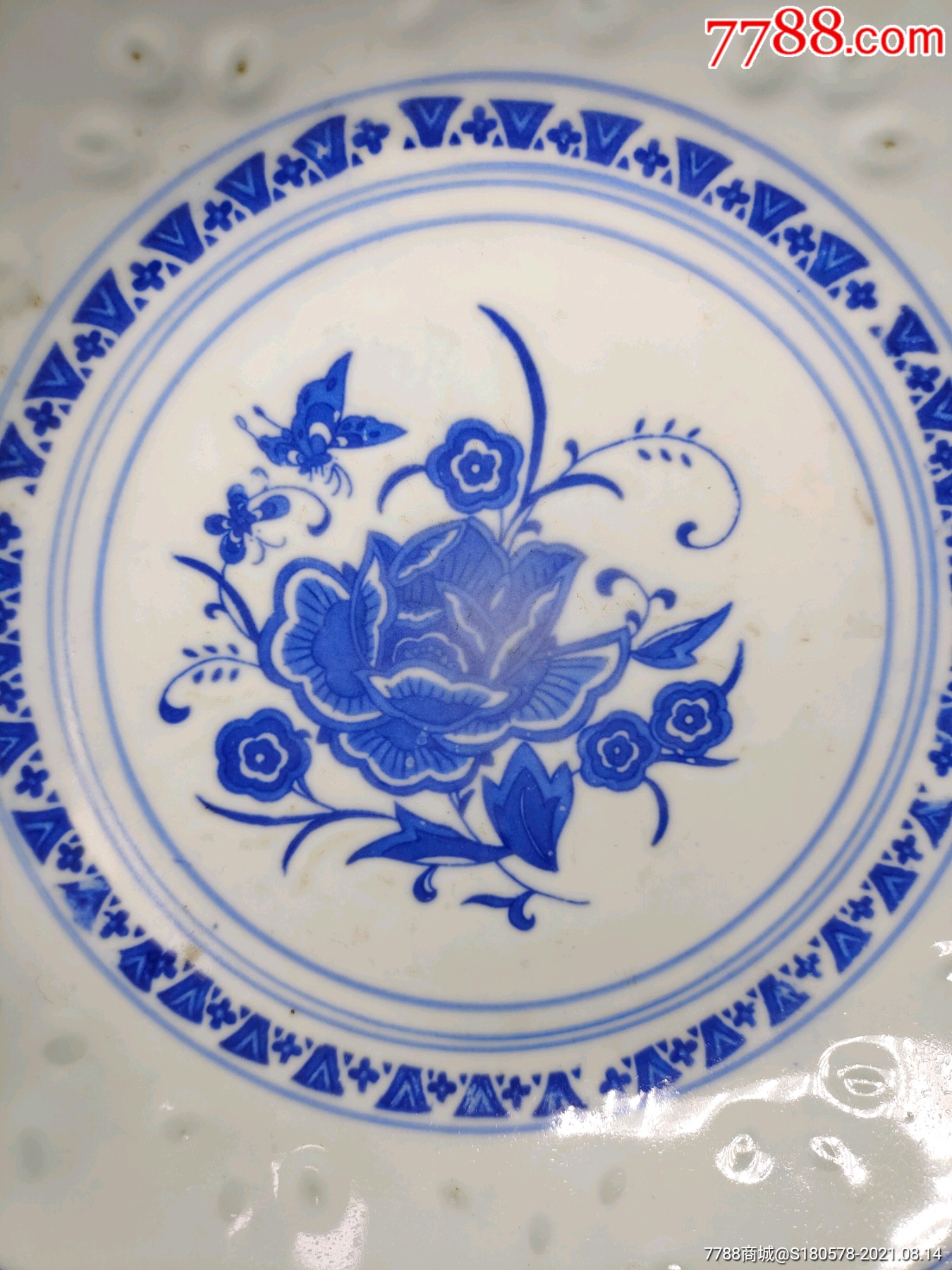 6-23厘米缠枝花纹蝴蝶边饰蝶恋花图青花玲珑大碗一个