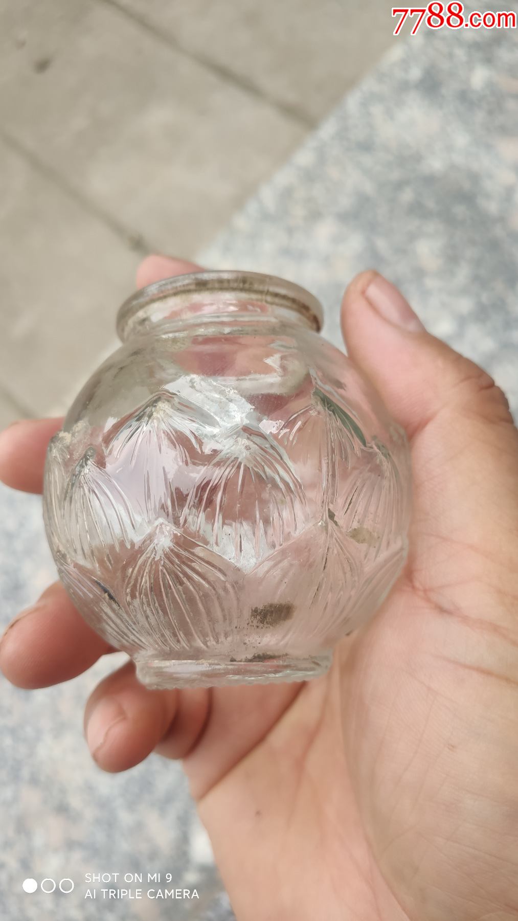 玻璃拔火罐一个有花纹底部有款文字自在团4