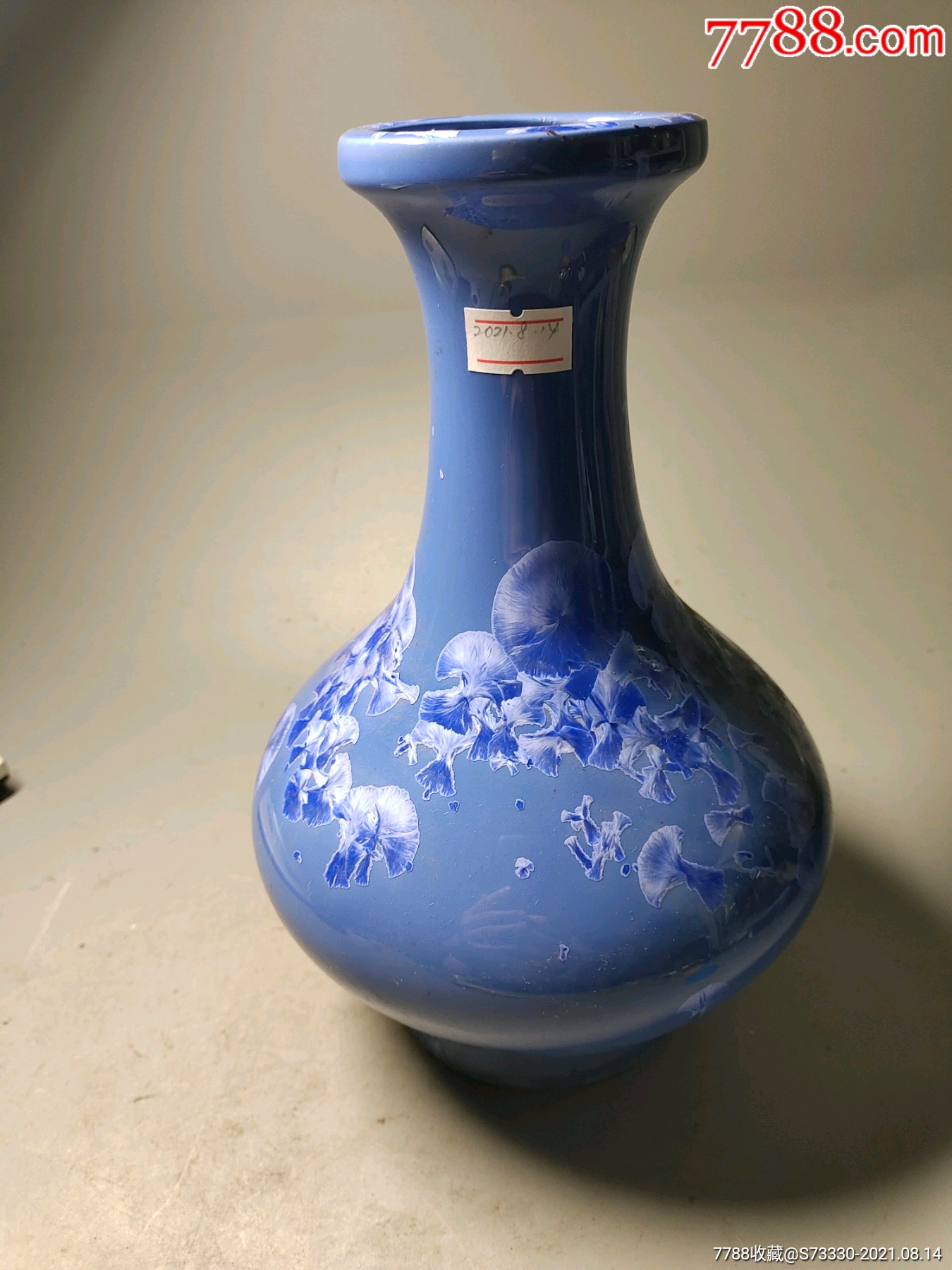 90年代左右蓝色冰裂釉花瓶