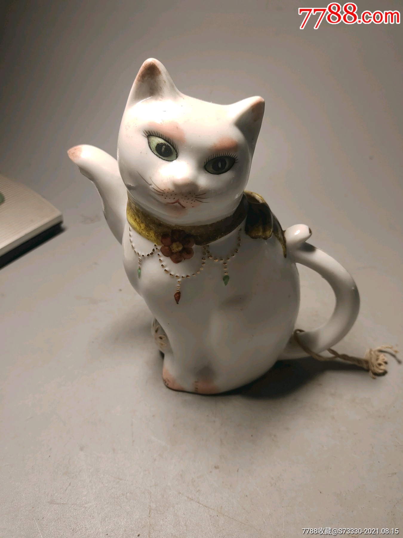 首页 零售 雕塑瓷/瓷雕 >> 文革时期,猫咪造型酒壶一把,雕塑瓷/瓷雕