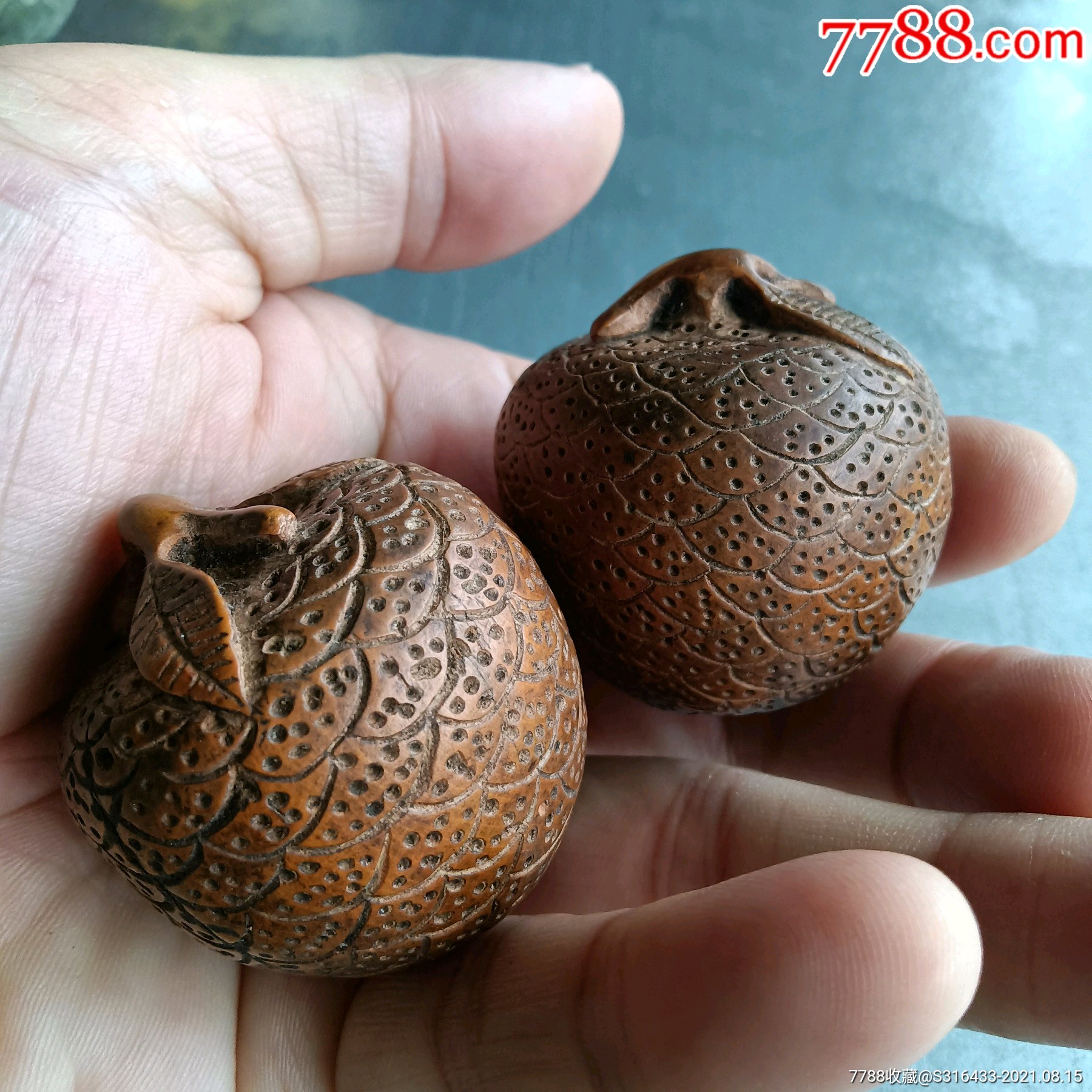 民国荔枝造型木雕文玩一对