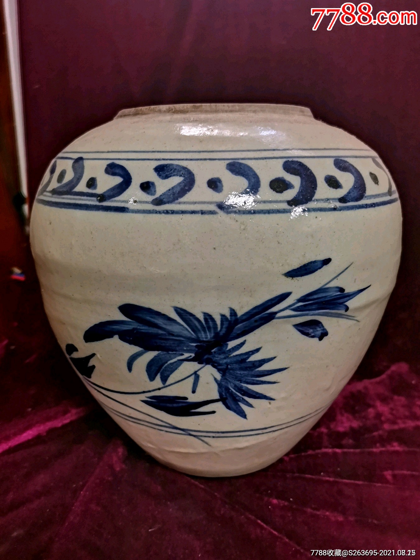 青花花卉罐