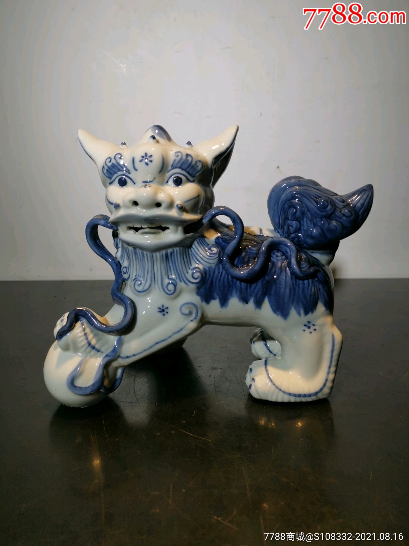 八十年代青花瓷狮子摆件