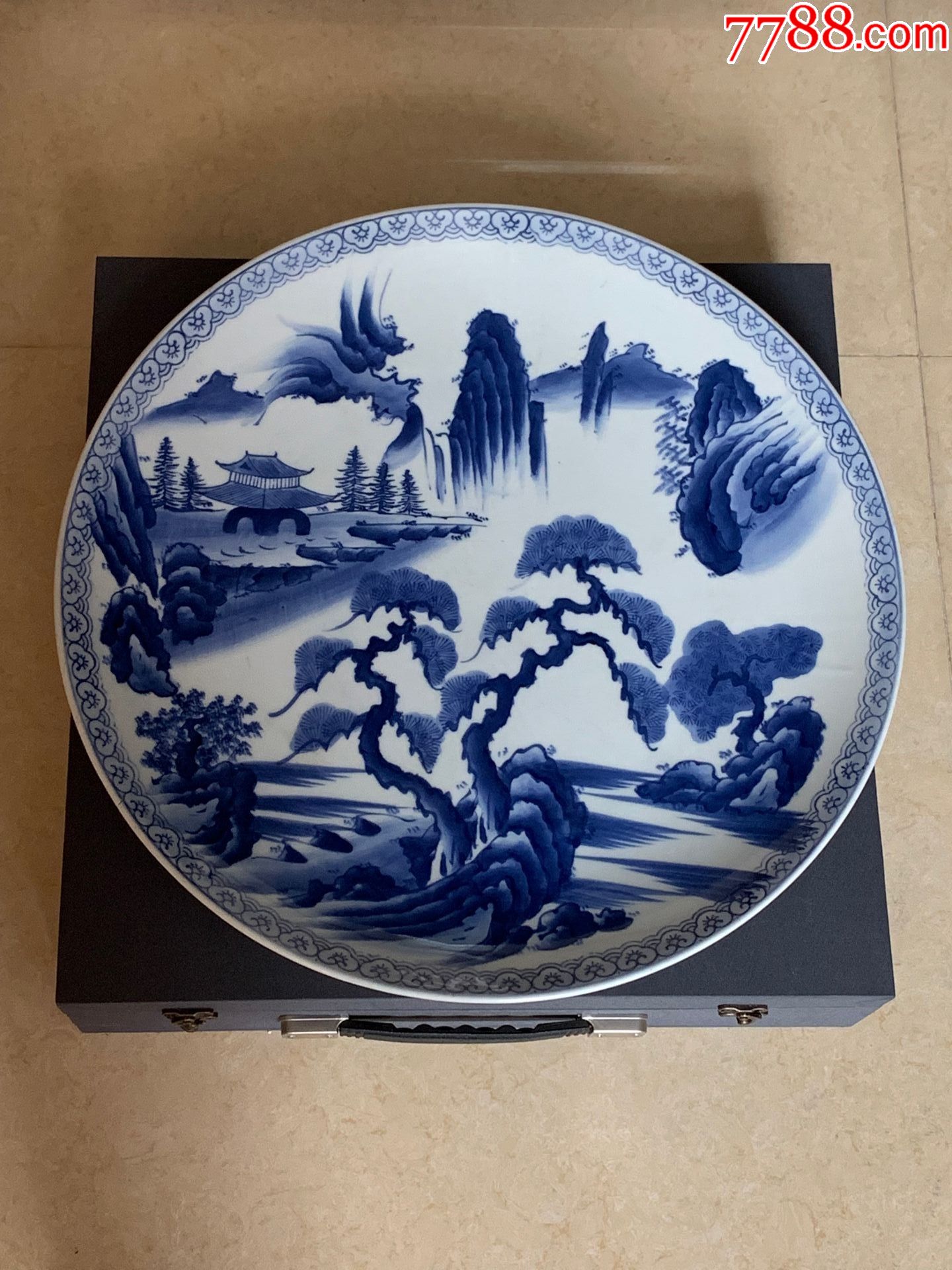 日本青花手绘大赏盘(已鉴定)