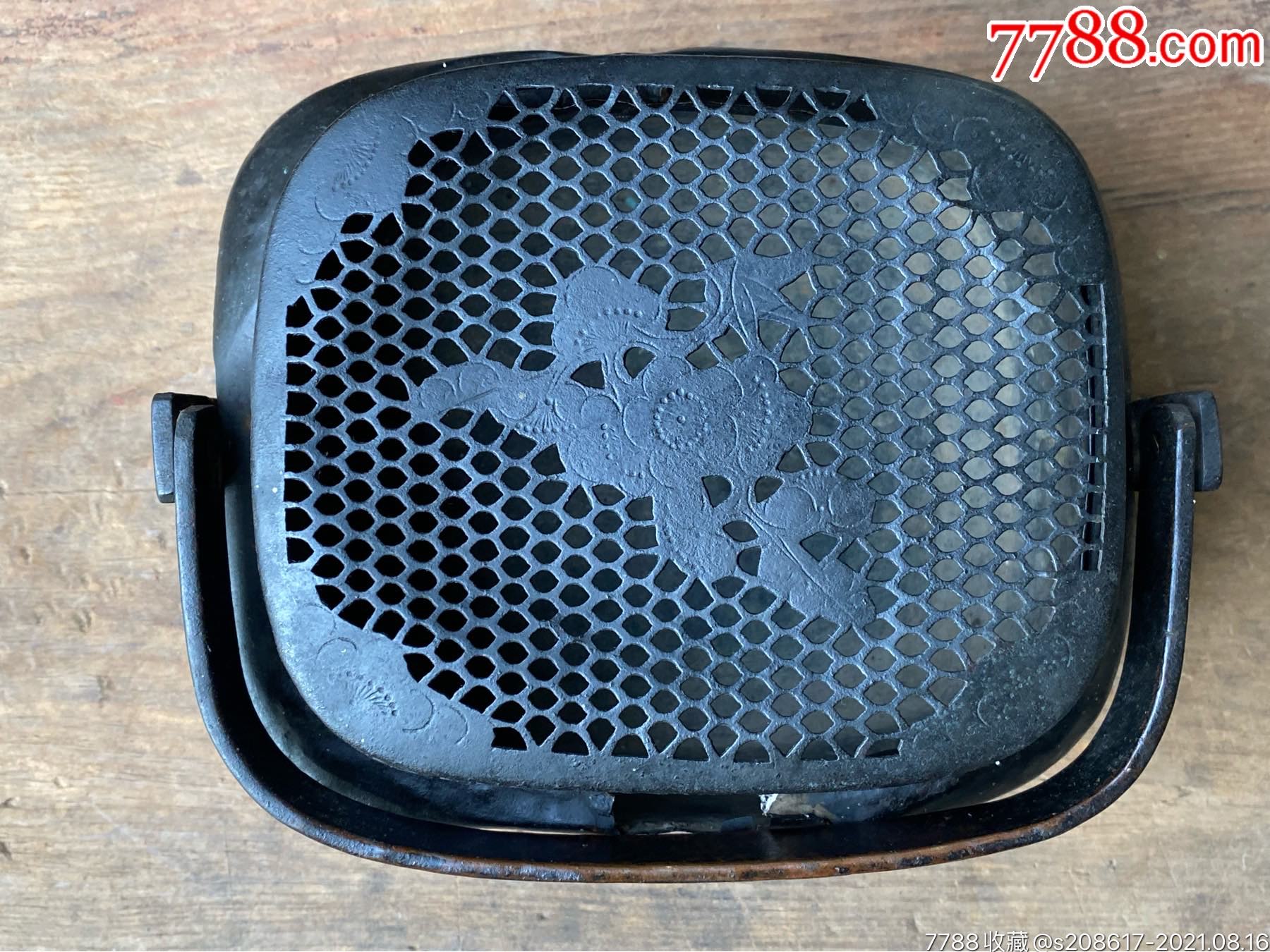 清朝铜镂空长方手炉标本出