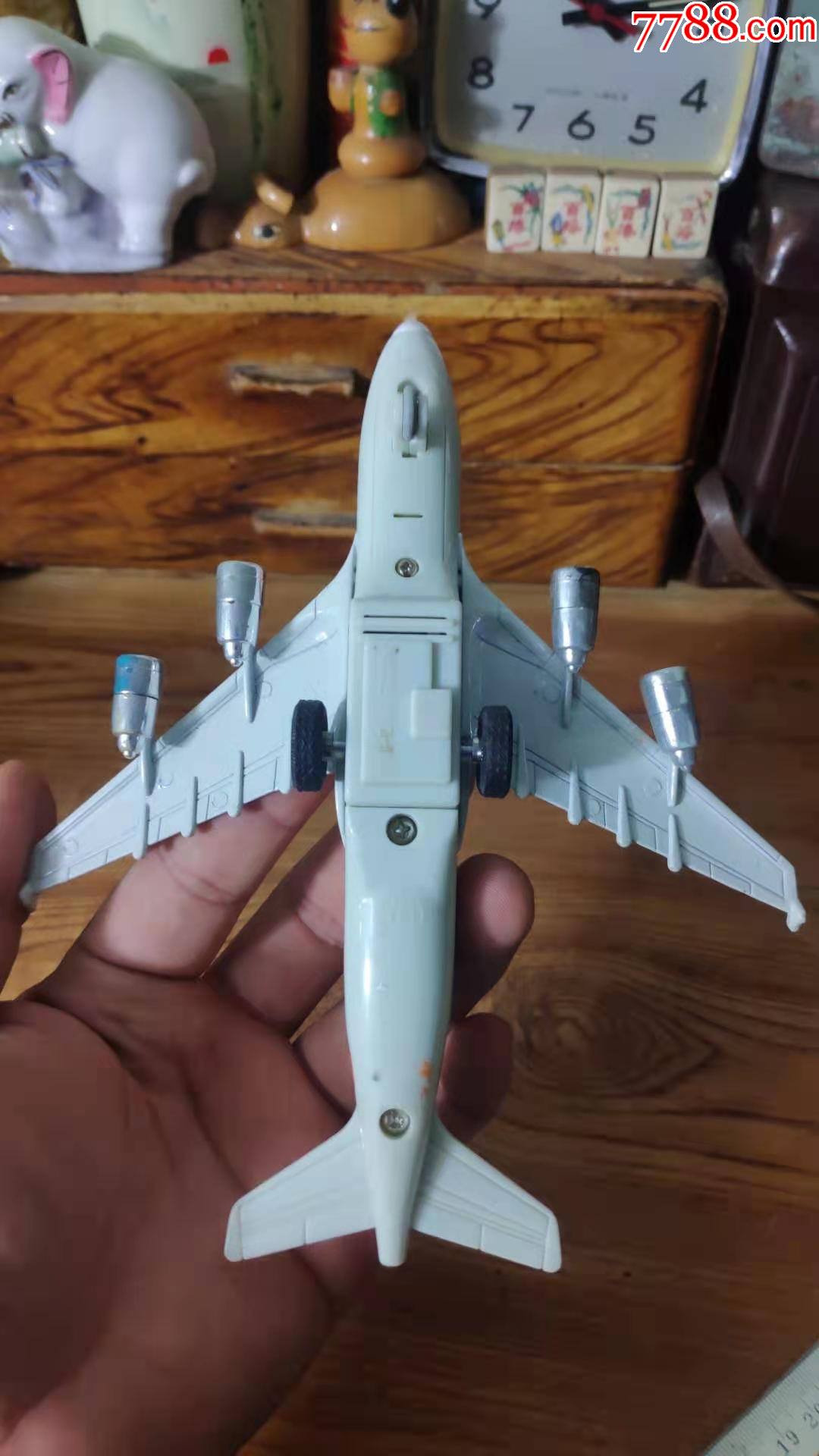 上世纪90年代金属回力小飞机模型玩具.